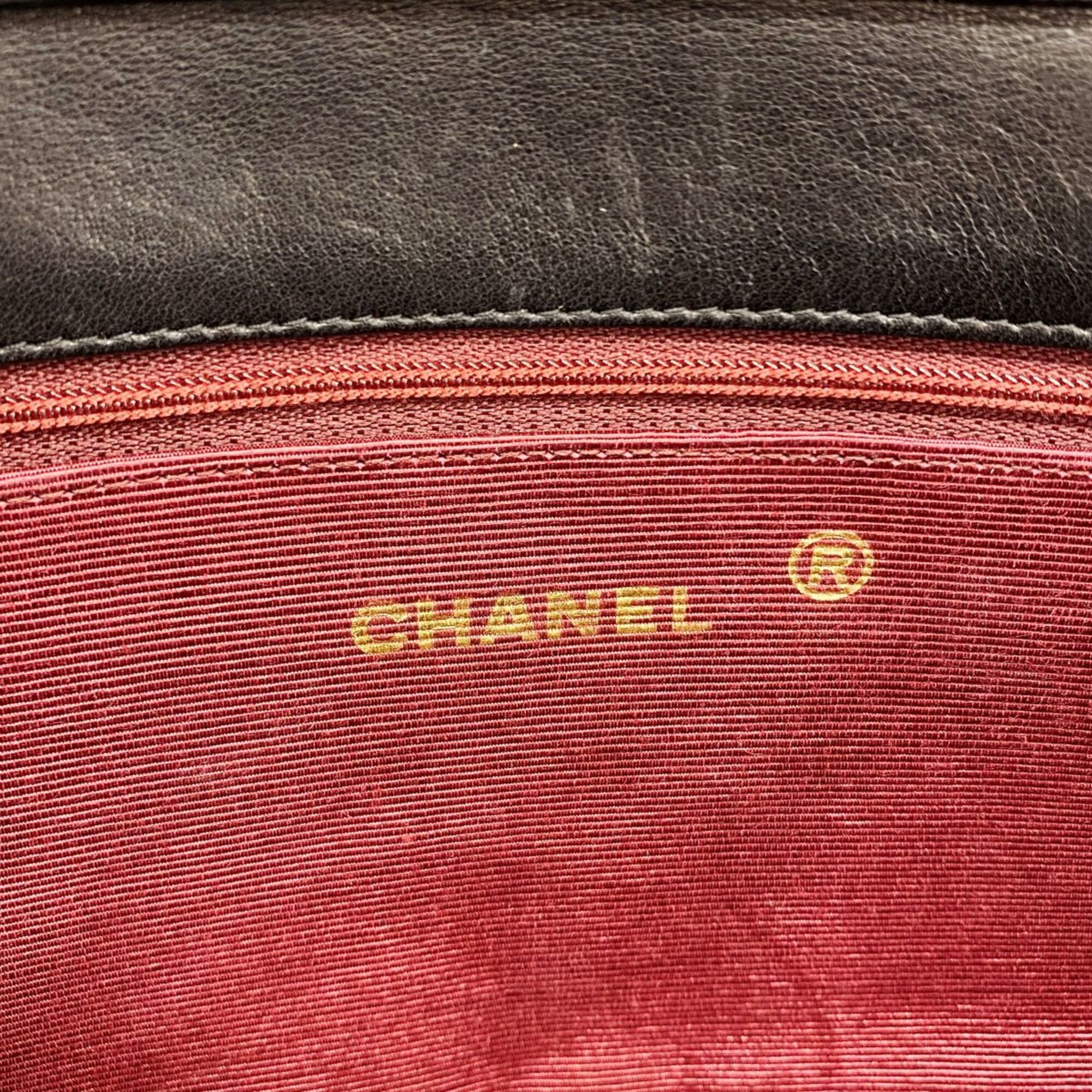 Chanel Black Leather Shoulder Bag (Pre-Owned)