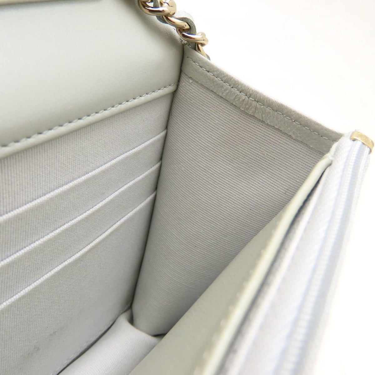 Chanel Light Gray Shoulder Bag (Pre-Owned)