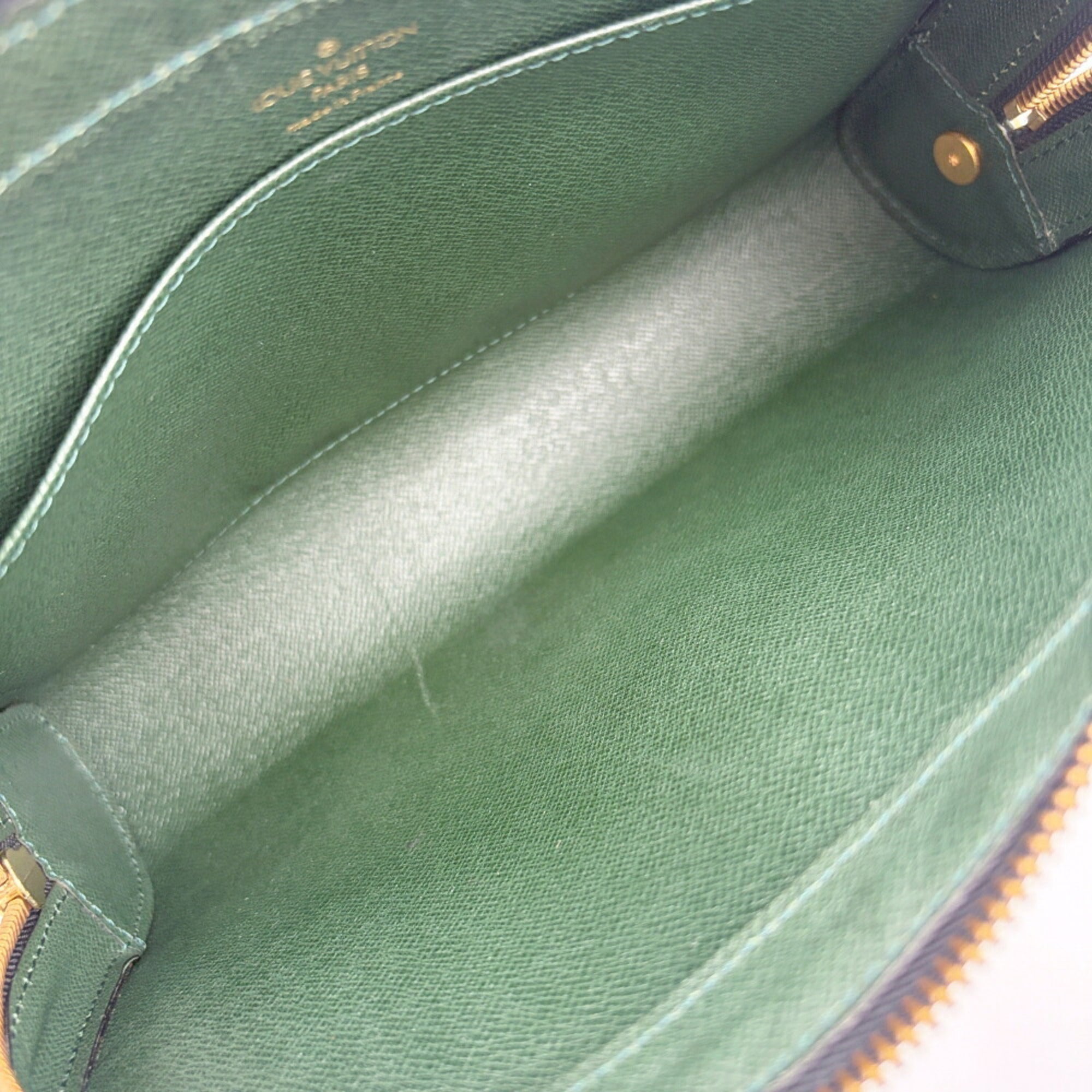 Louis Vuitton Episea Taiga Leather Leather Clutch Bag (Pre-Owned)