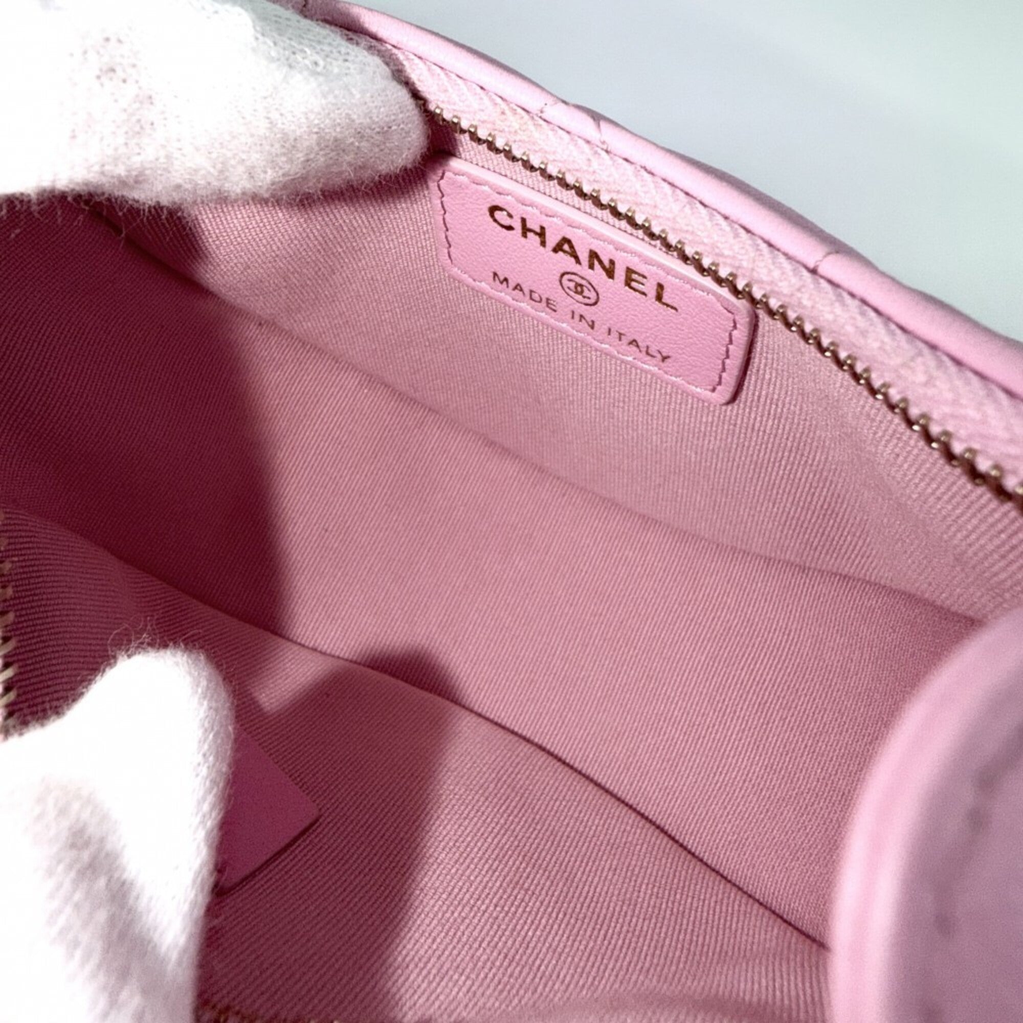 Chanel Pink Leather Pochette Shoulder Bag (Pre-Owned)
