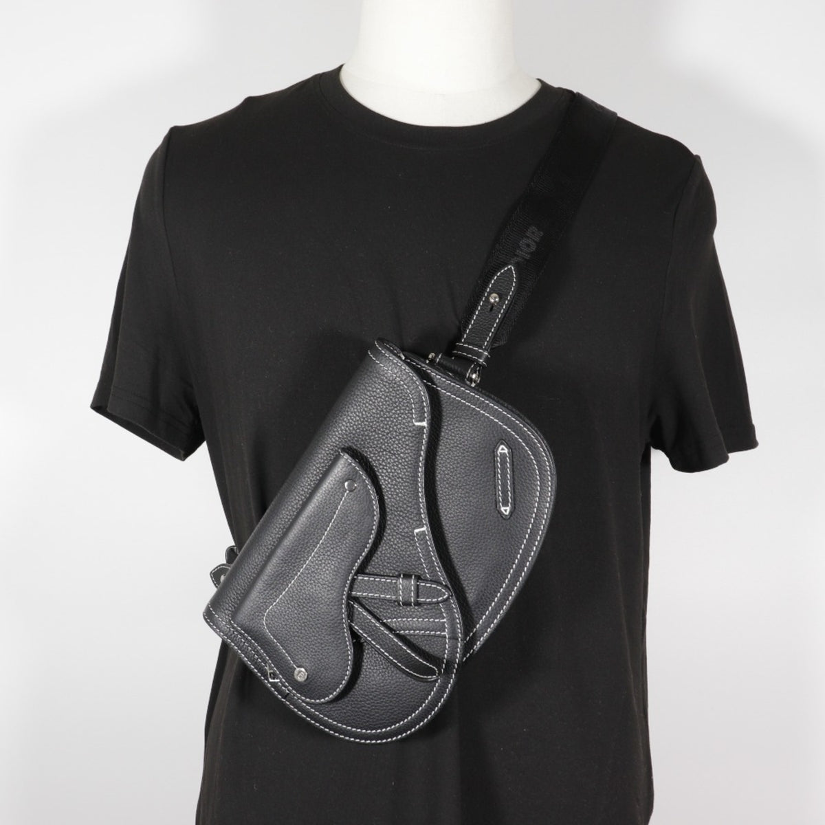 Christian Dior Black Leather Sling Bag (Pre-Owned)