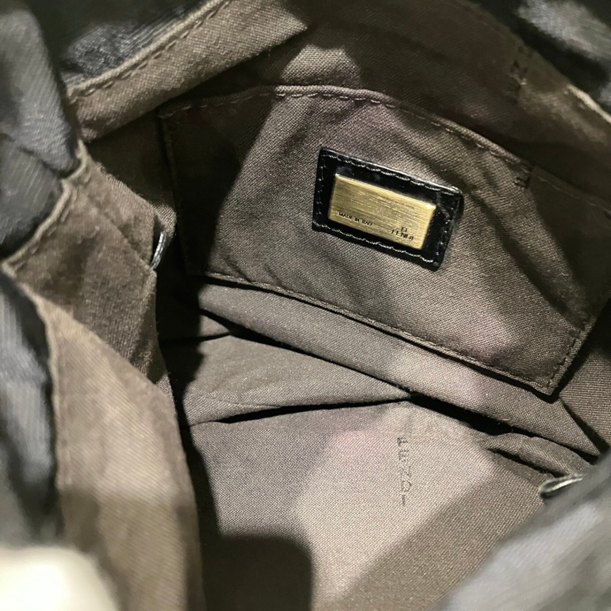 Fendi Black Canvas Shoulder Bag (Pre-Owned)