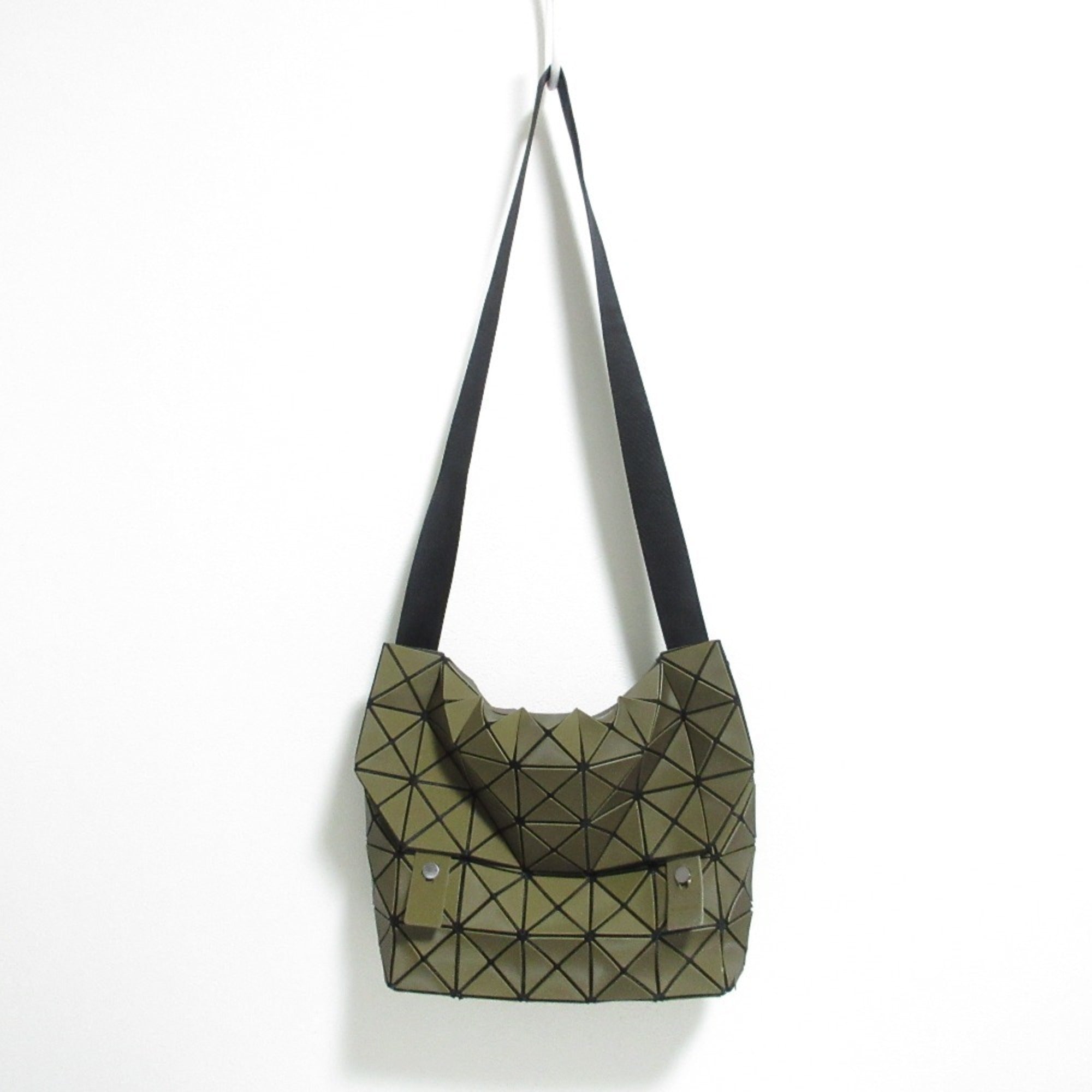 Bao Bao Issey Miyake Khaki Vinyl Polyester Nylon Brass Polyurethane Shoulder Bag (Pre-Owned)