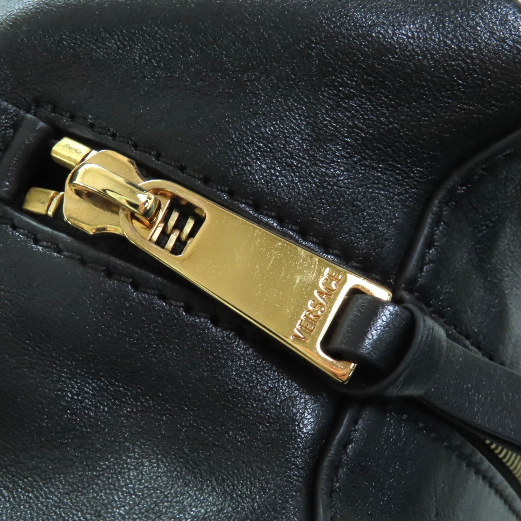 Versace Black Leather Handbag (Pre-Owned)