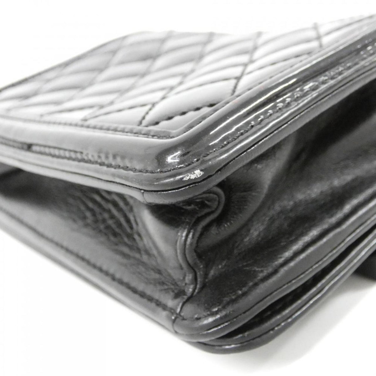 Chanel Black White Leather Shoulder Bag (Pre-Owned)