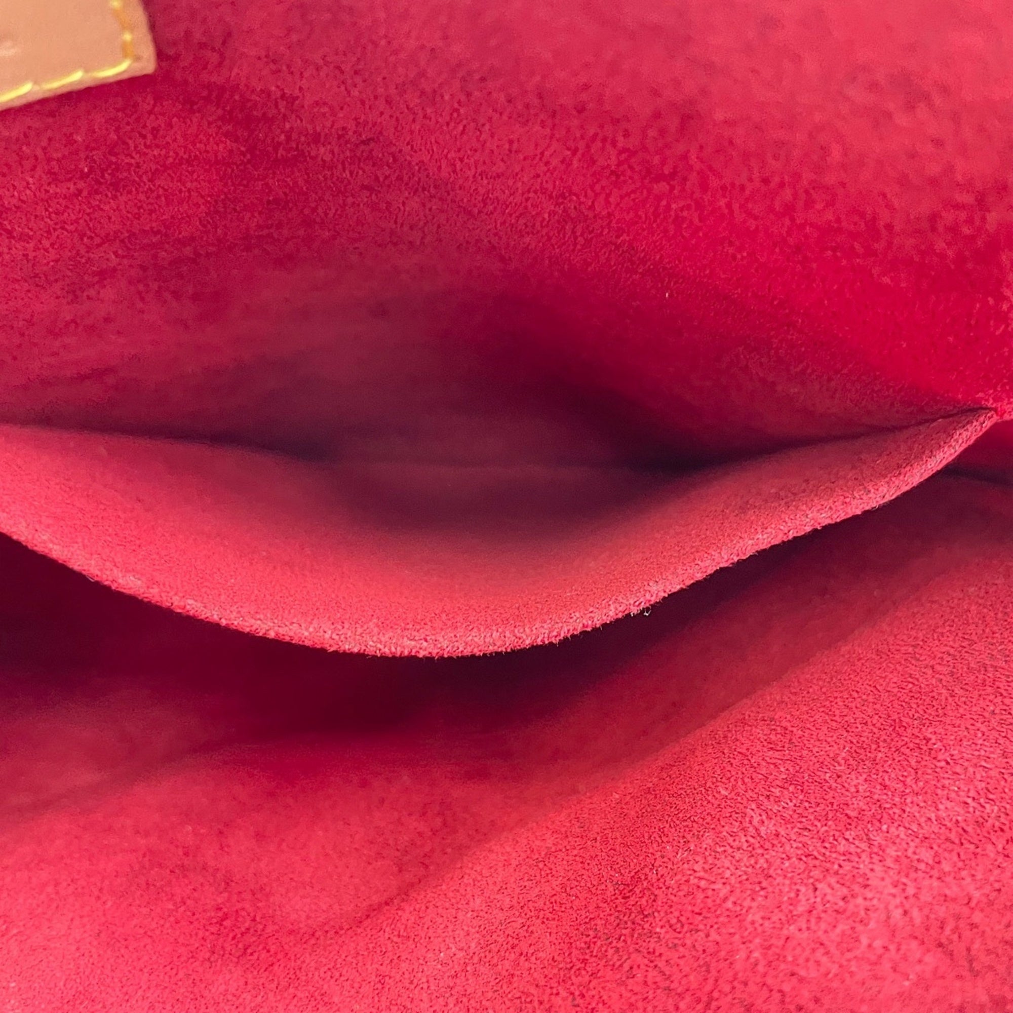Louis Vuitton Brown Shoulder Bag (Pre-Owned)