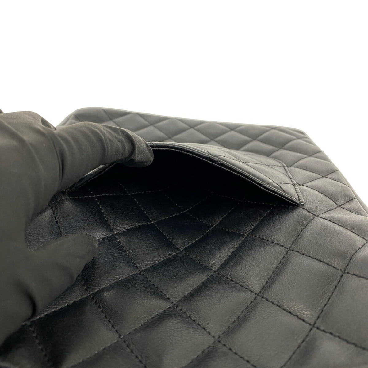 Chanel Black Leather Shoulder Bag (Pre-Owned)