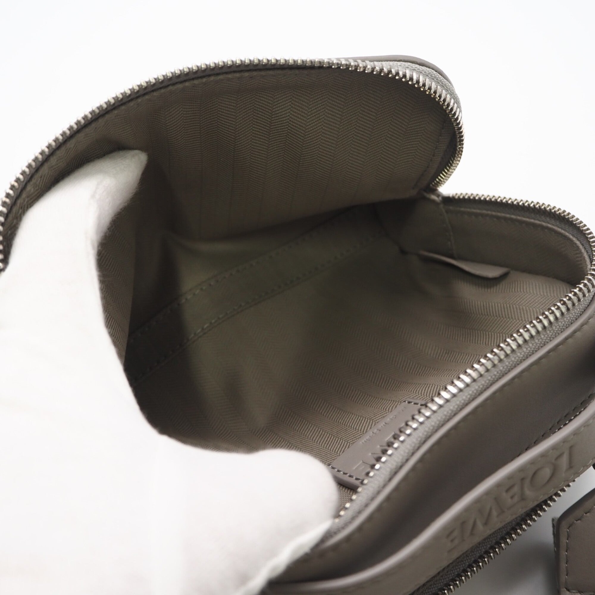 Loewe Gray Leather Shoulder Bag (Pre-Owned)