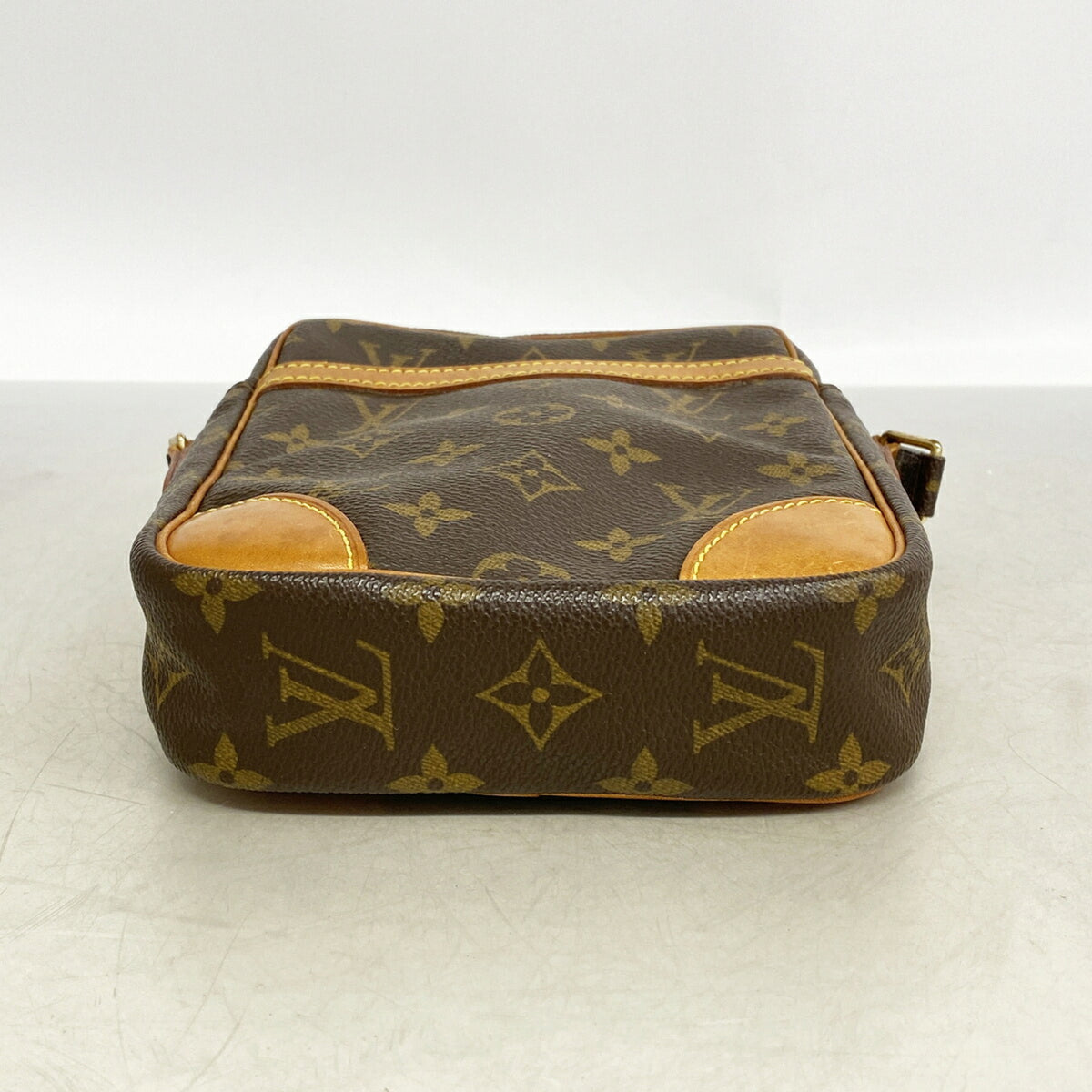 Louis Vuitton Brown Shoulder Bag (Pre-Owned)
