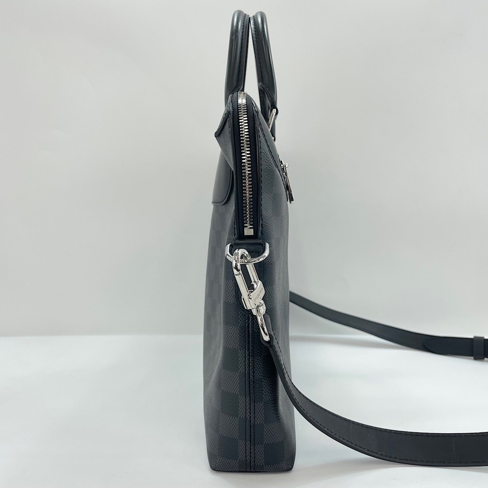 Louis Vuitton Black Handbag (Pre-Owned)