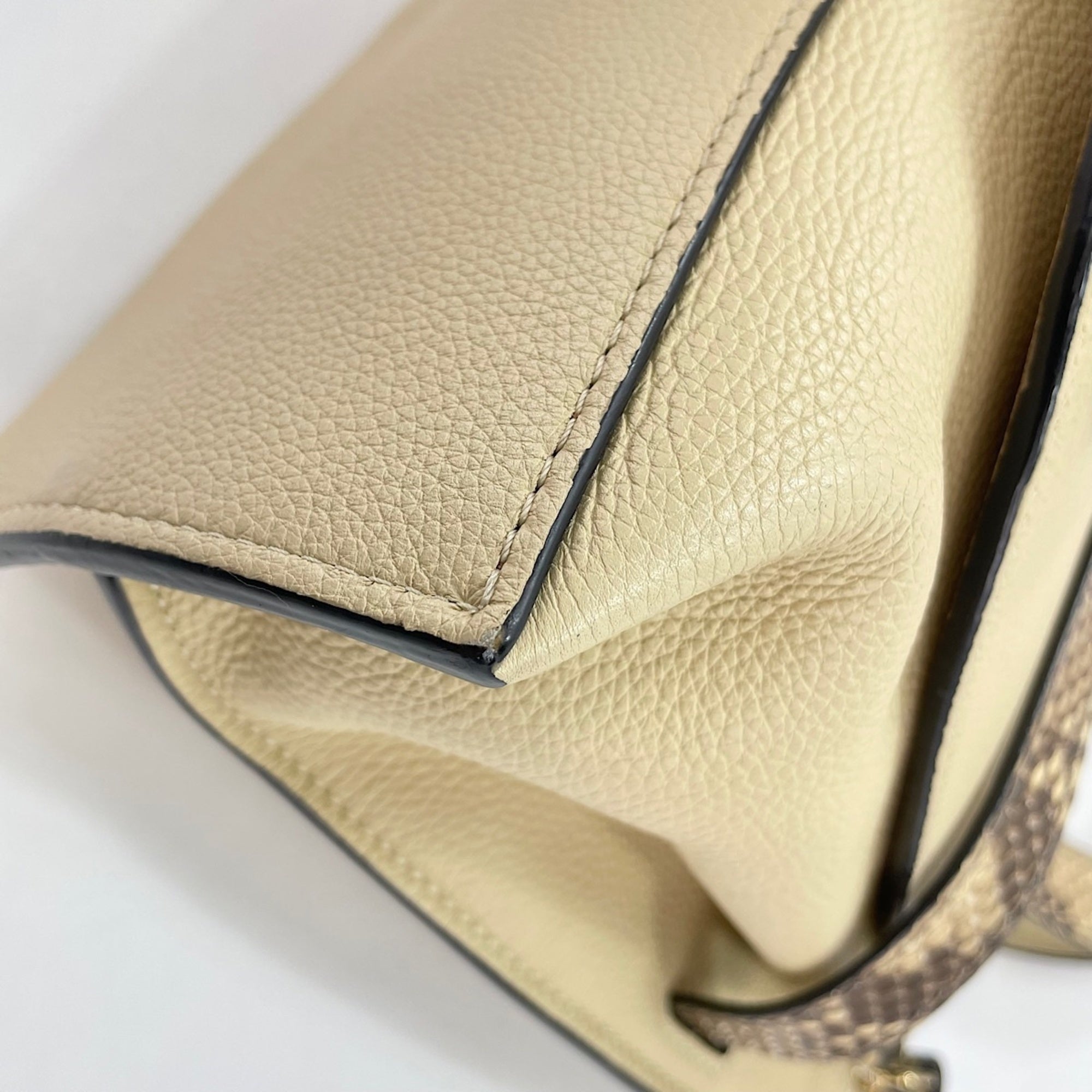 Loewe Beige Handbag (Pre-Owned)