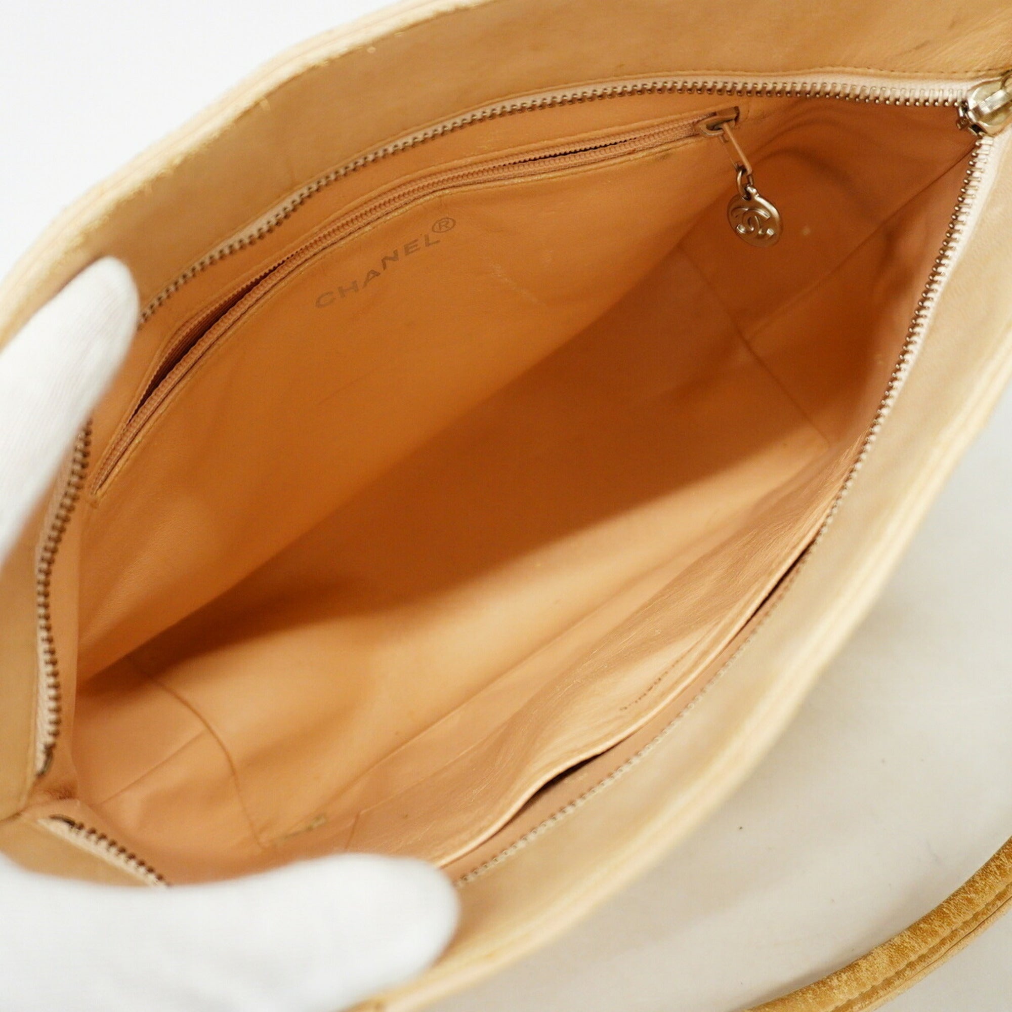 Chanel Beige Leather Tote Bag (Pre-Owned)
