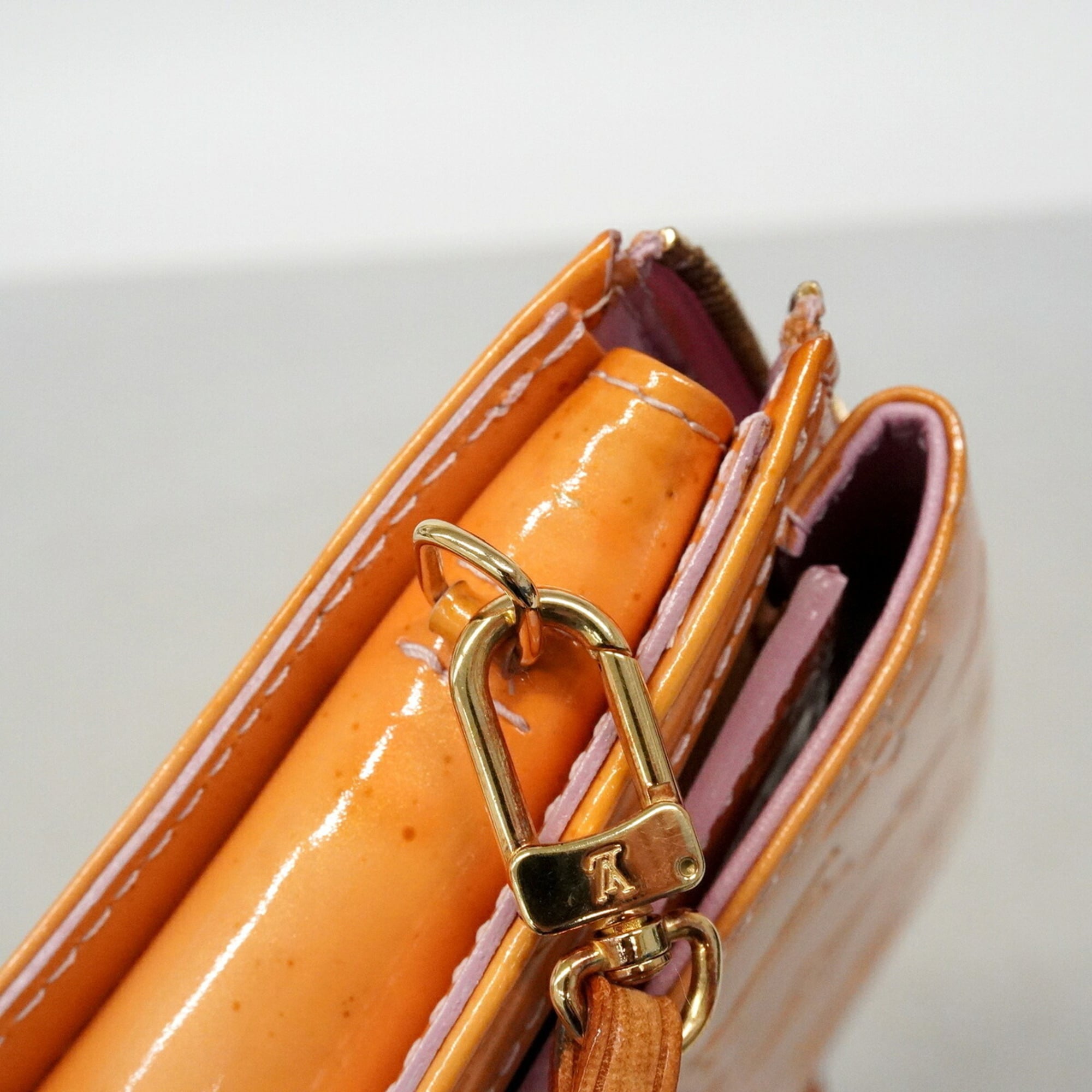 Louis Vuitton Rose Handbag (Pre-Owned)