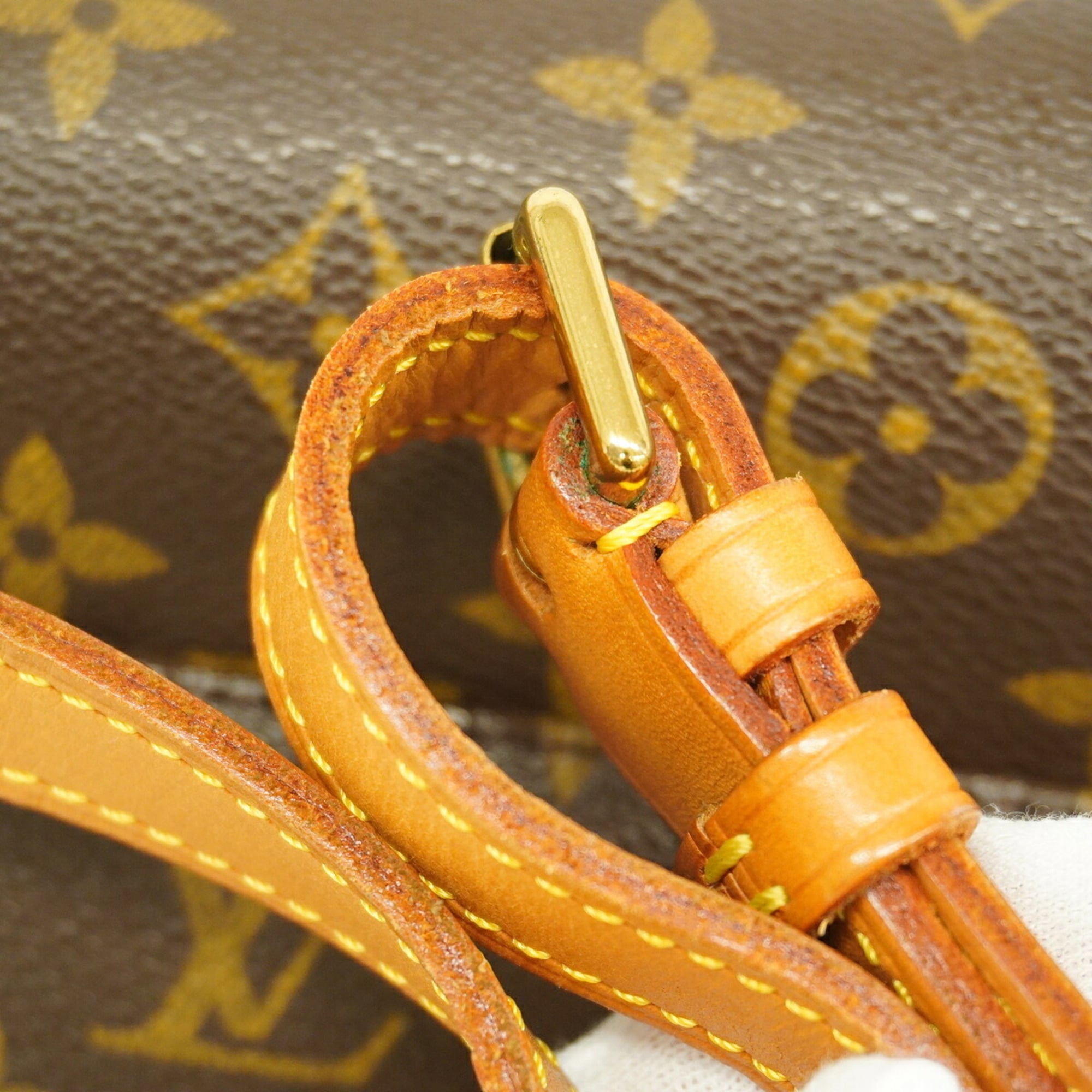 Louis Vuitton Brown Shoulder Bag (Pre-Owned)