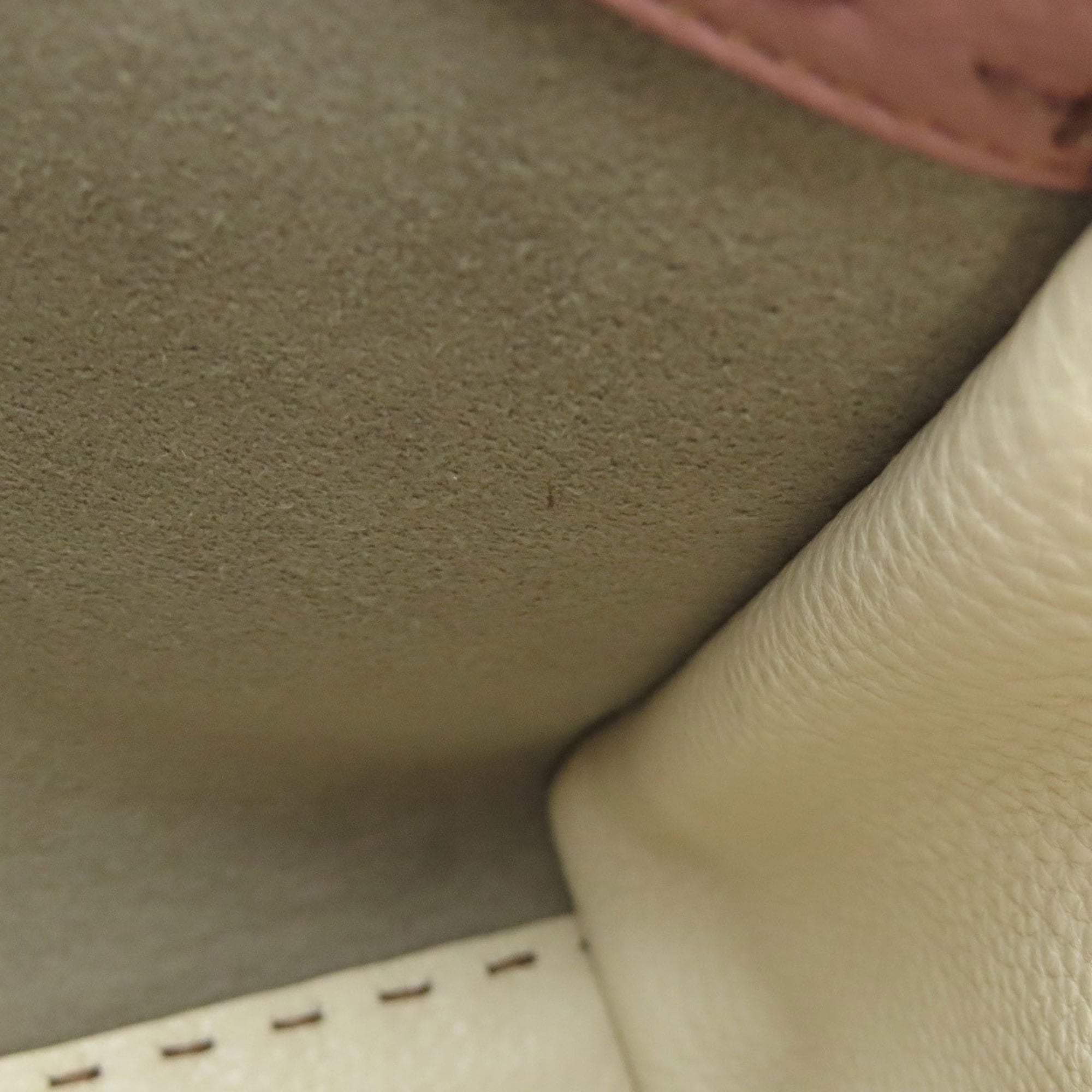 Fendi Pink Leather Handbag (Pre-Owned)