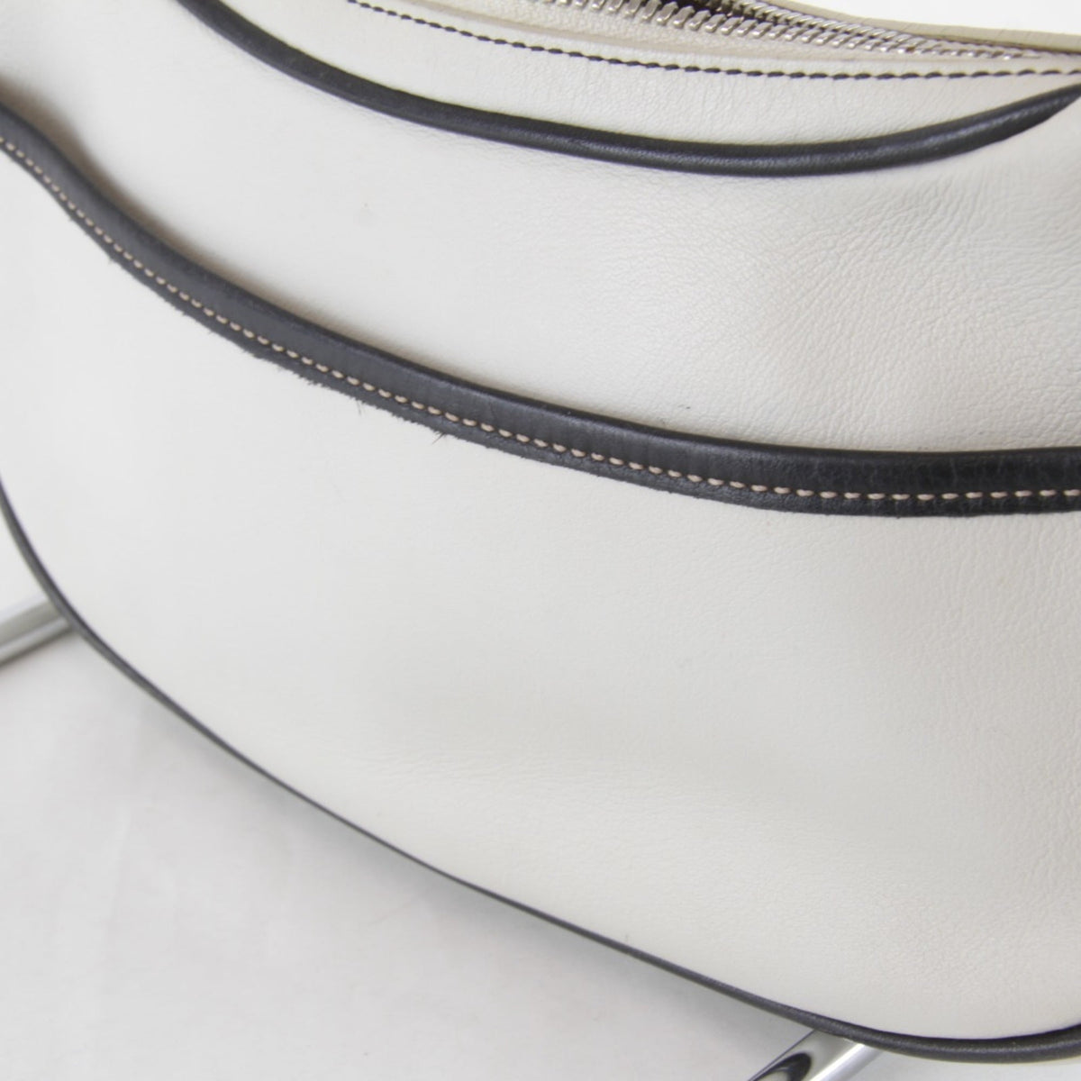 Coach White Leather Shoulder Bag (Pre-Owned)