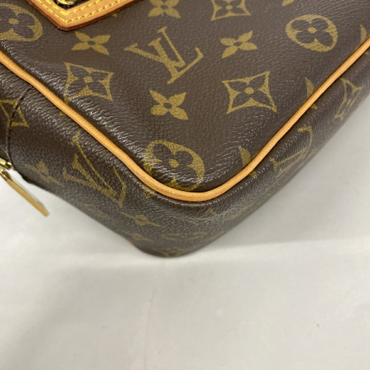 Louis Vuitton Brown Shoulder Bag (Pre-Owned)