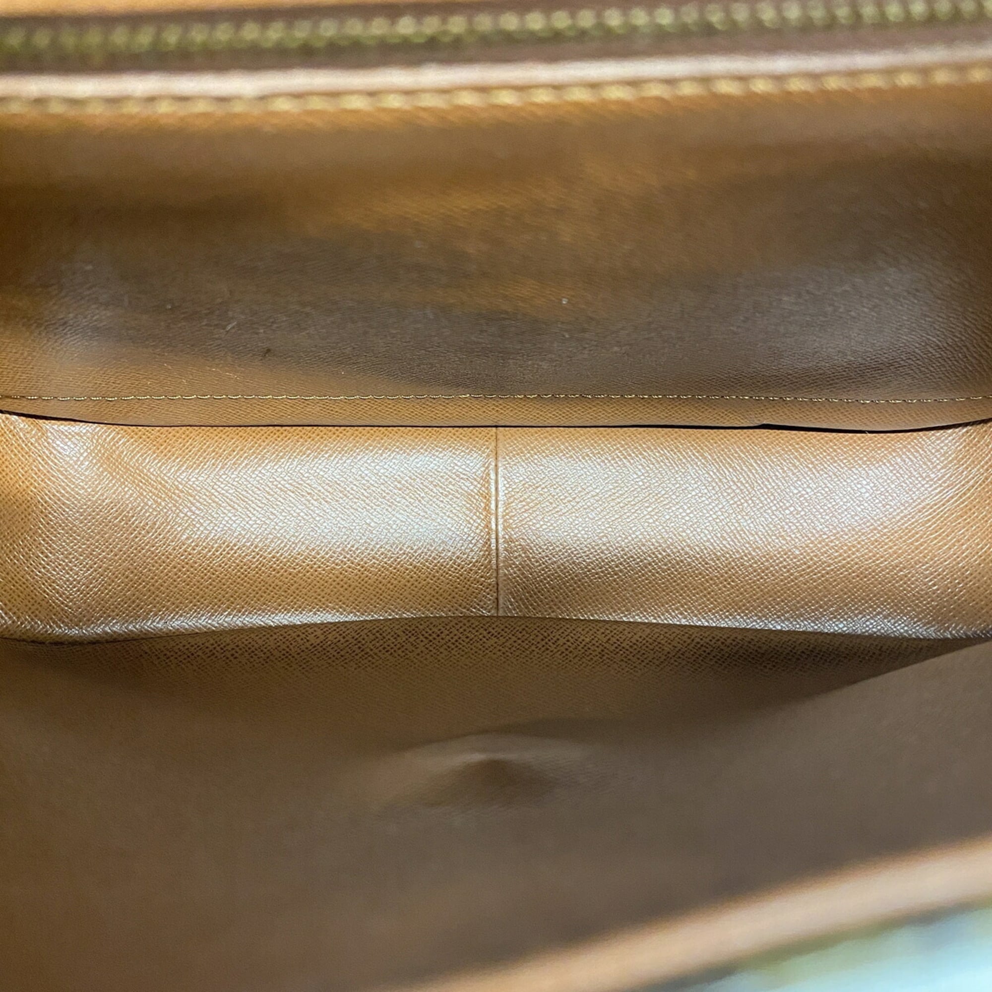 Louis Vuitton Brown Shoulder Bag (Pre-Owned)