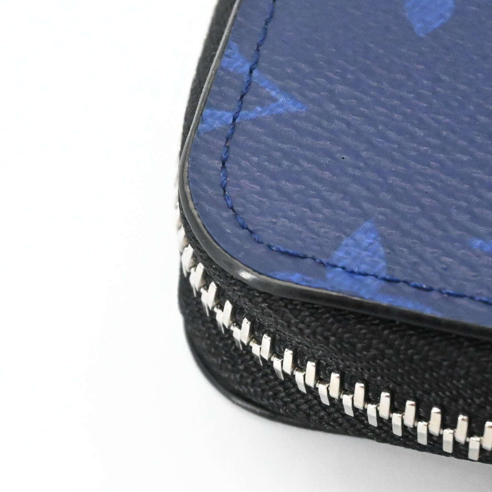 Louis Vuitton Blue Navy Canvas Coin Purse/Coin Case (Pre-Owned)