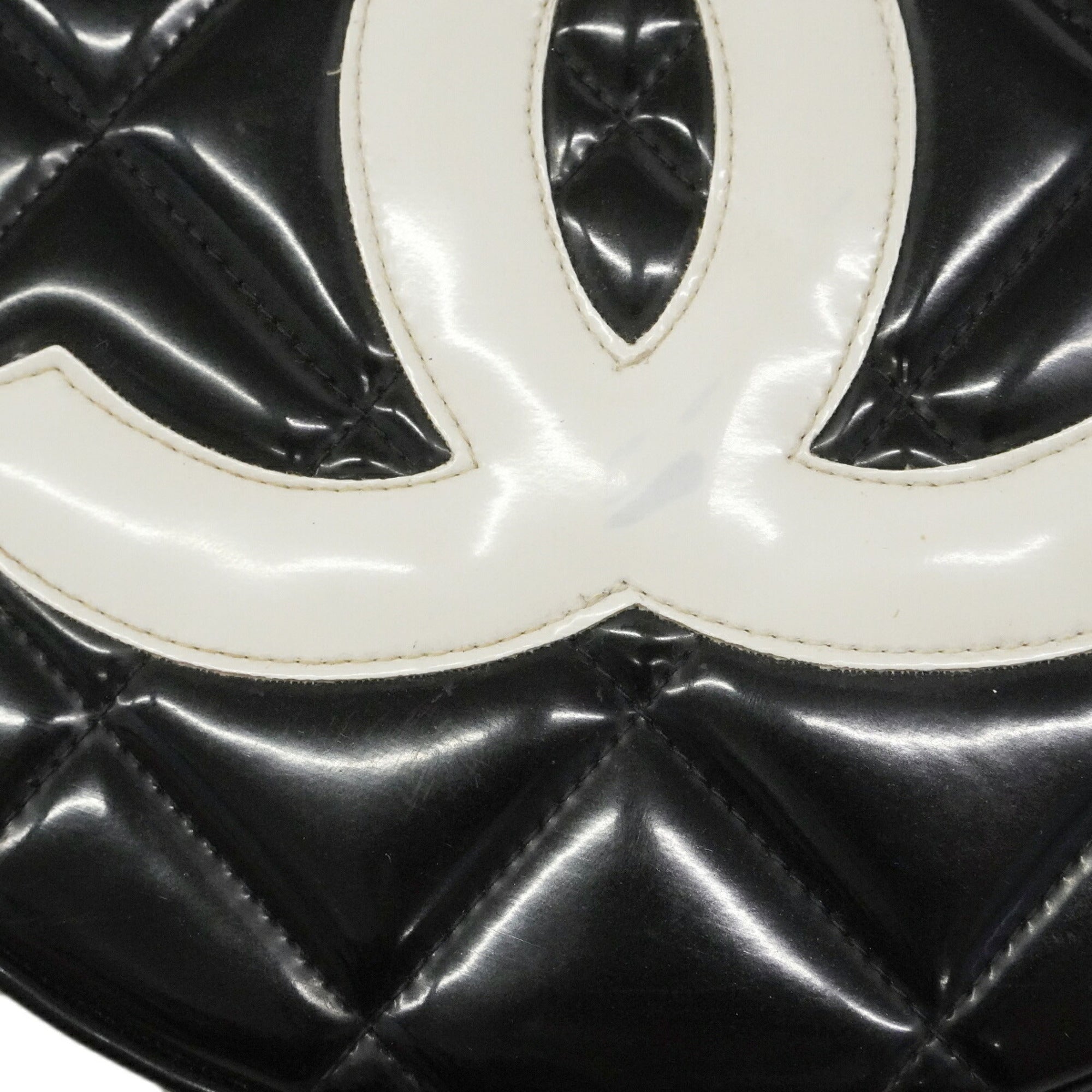 Chanel Black Patent Leather Handbag (Pre-Owned)