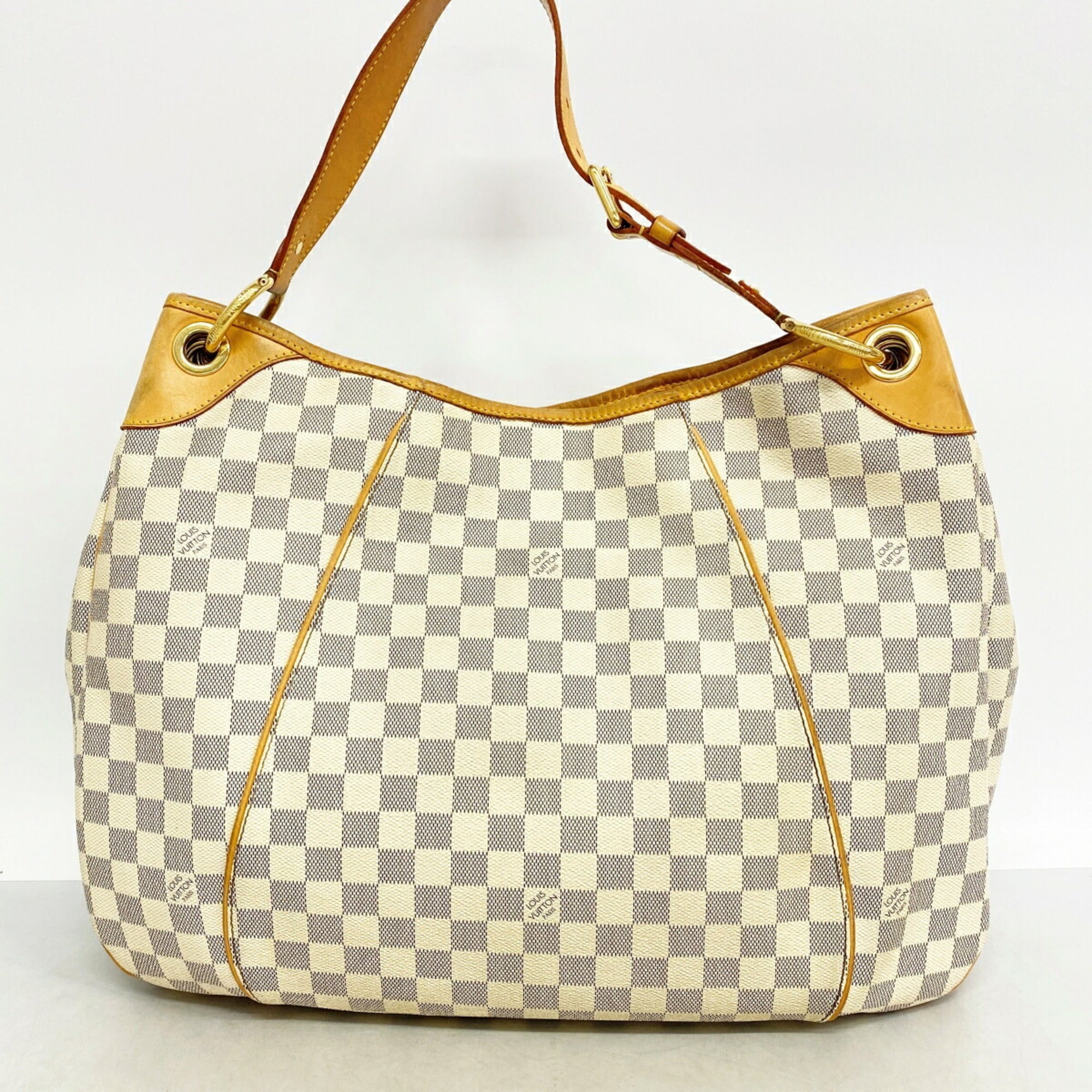 Louis Vuitton White Shoulder Bag (Pre-Owned)