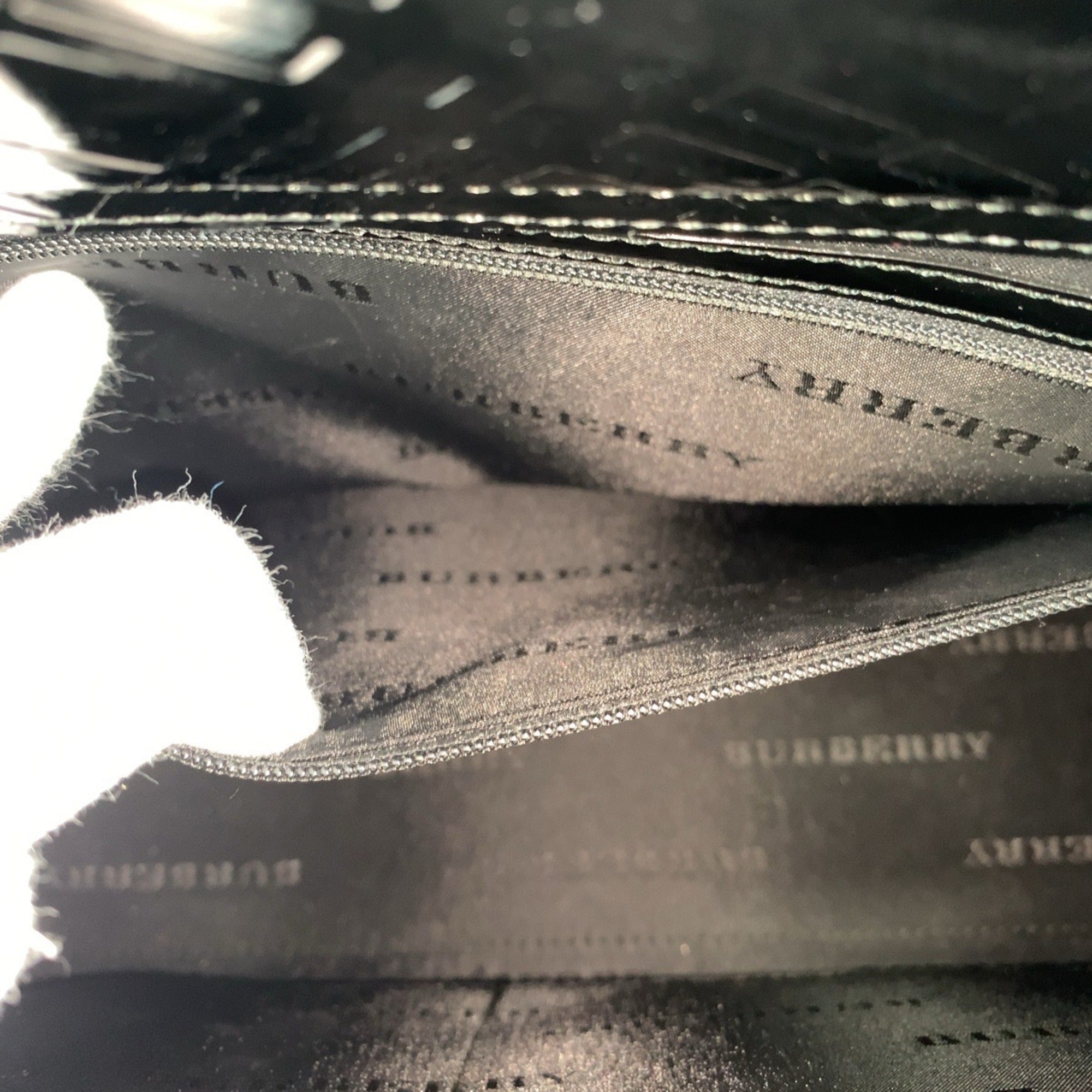 Burberry Black Patent Leather Shoulder Bag (Pre-Owned)