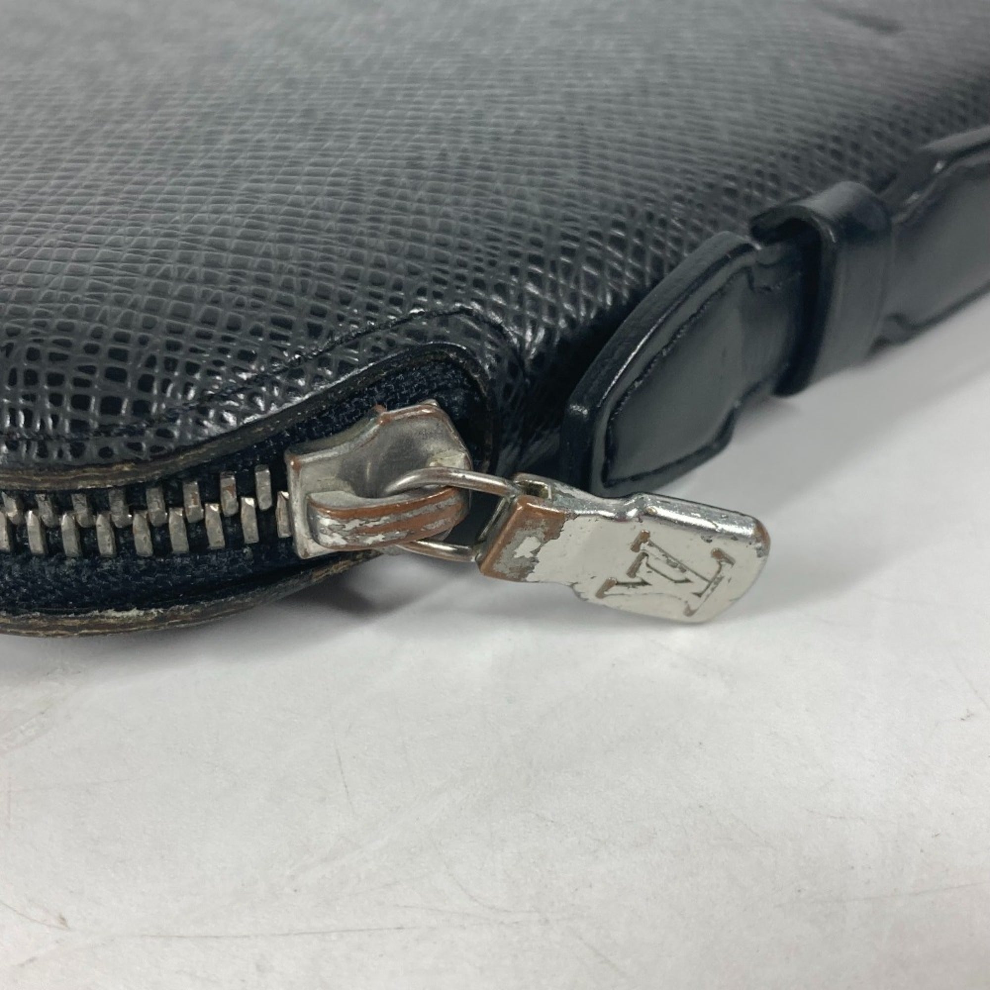 Louis Vuitton Taiga Ardoise Black Taiga Leather Long Wallet (Bi-Fold) (Pre-Owned)