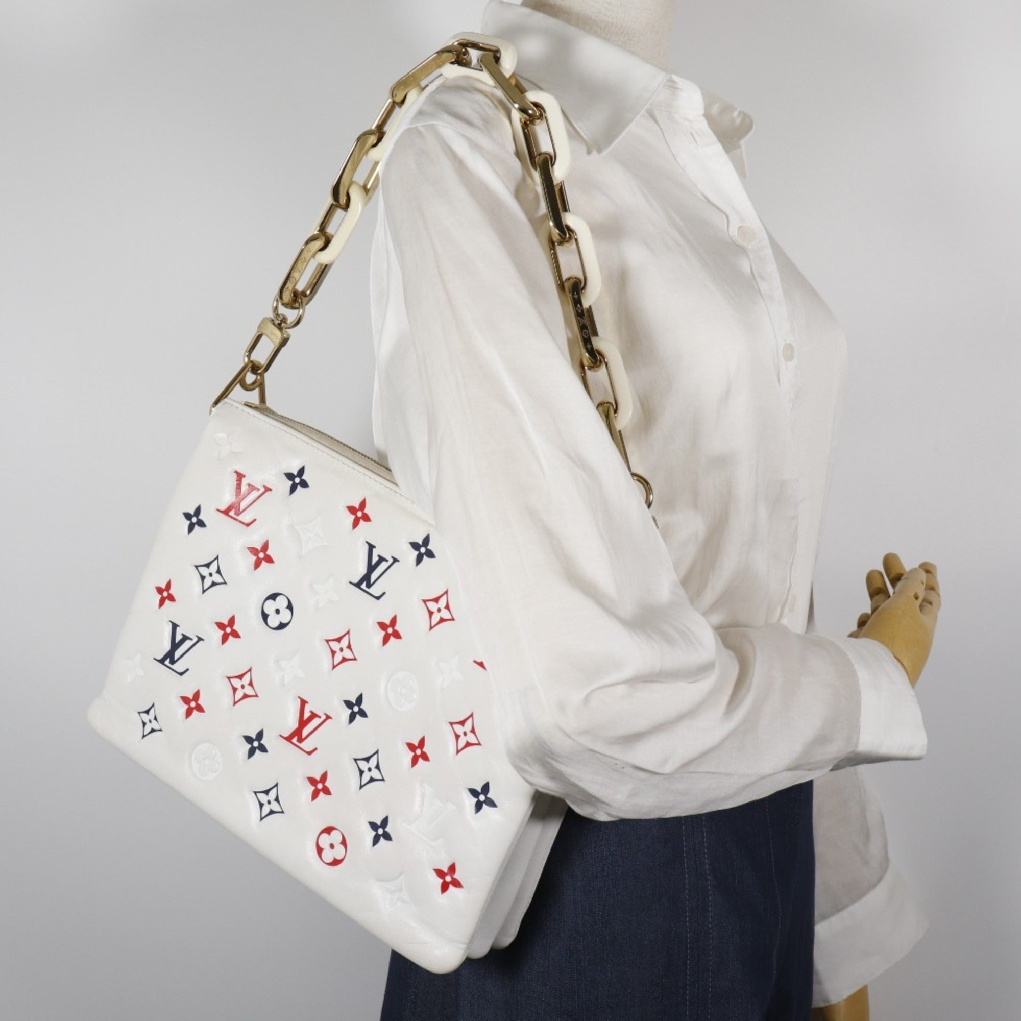 Louis Vuitton Navy Red Color White Leather Shoulder Bag (Pre-Owned)
