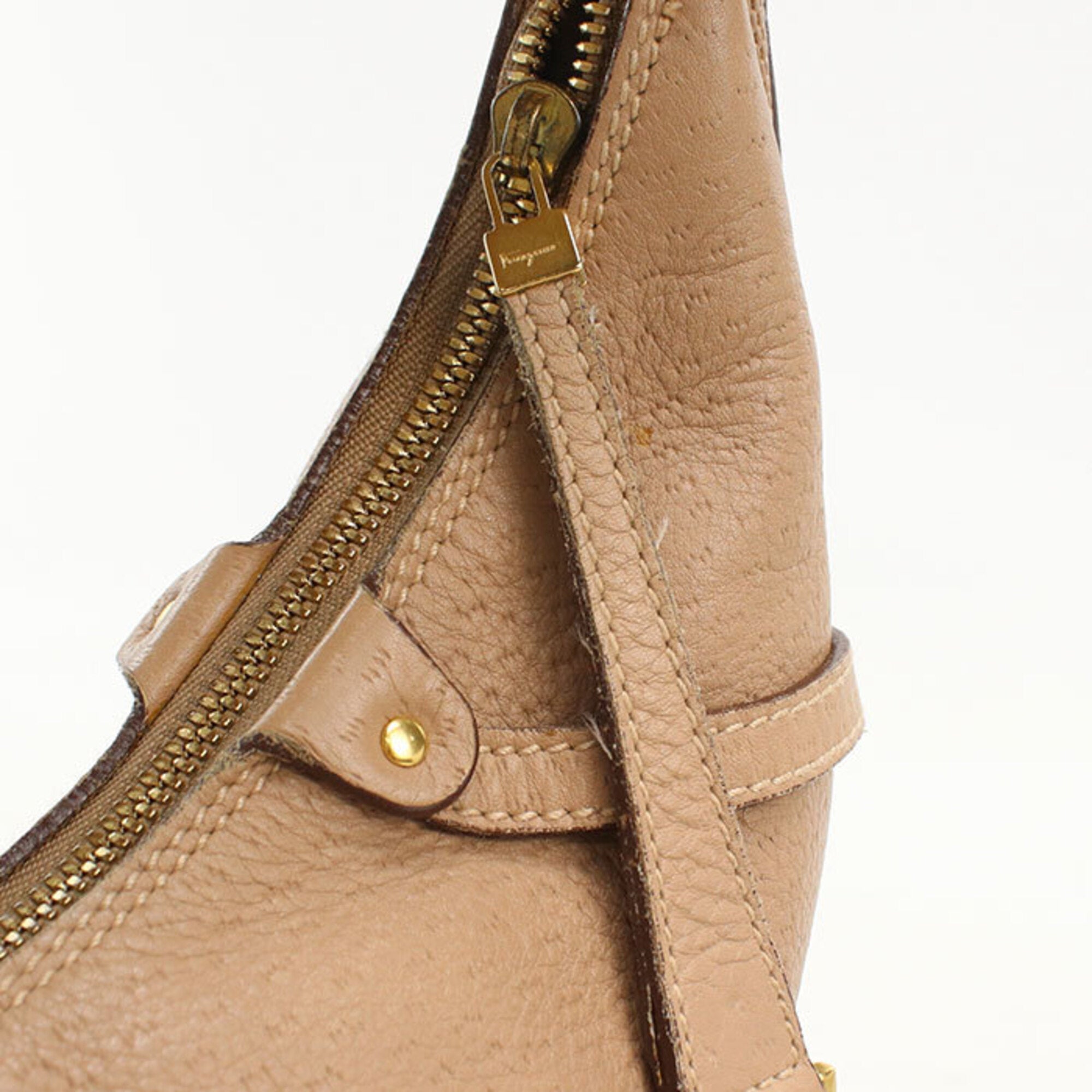 Salvatore Ferragamo Beige Leather Shoulder Bag (Pre-Owned)