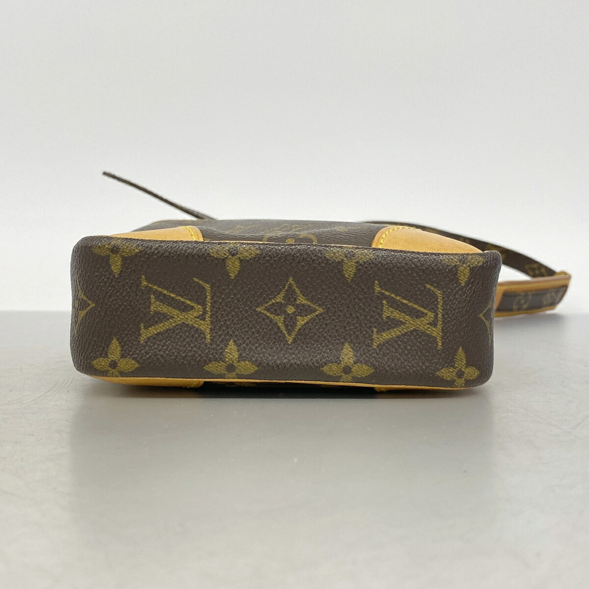 Louis Vuitton Brown Shoulder Bag (Pre-Owned)