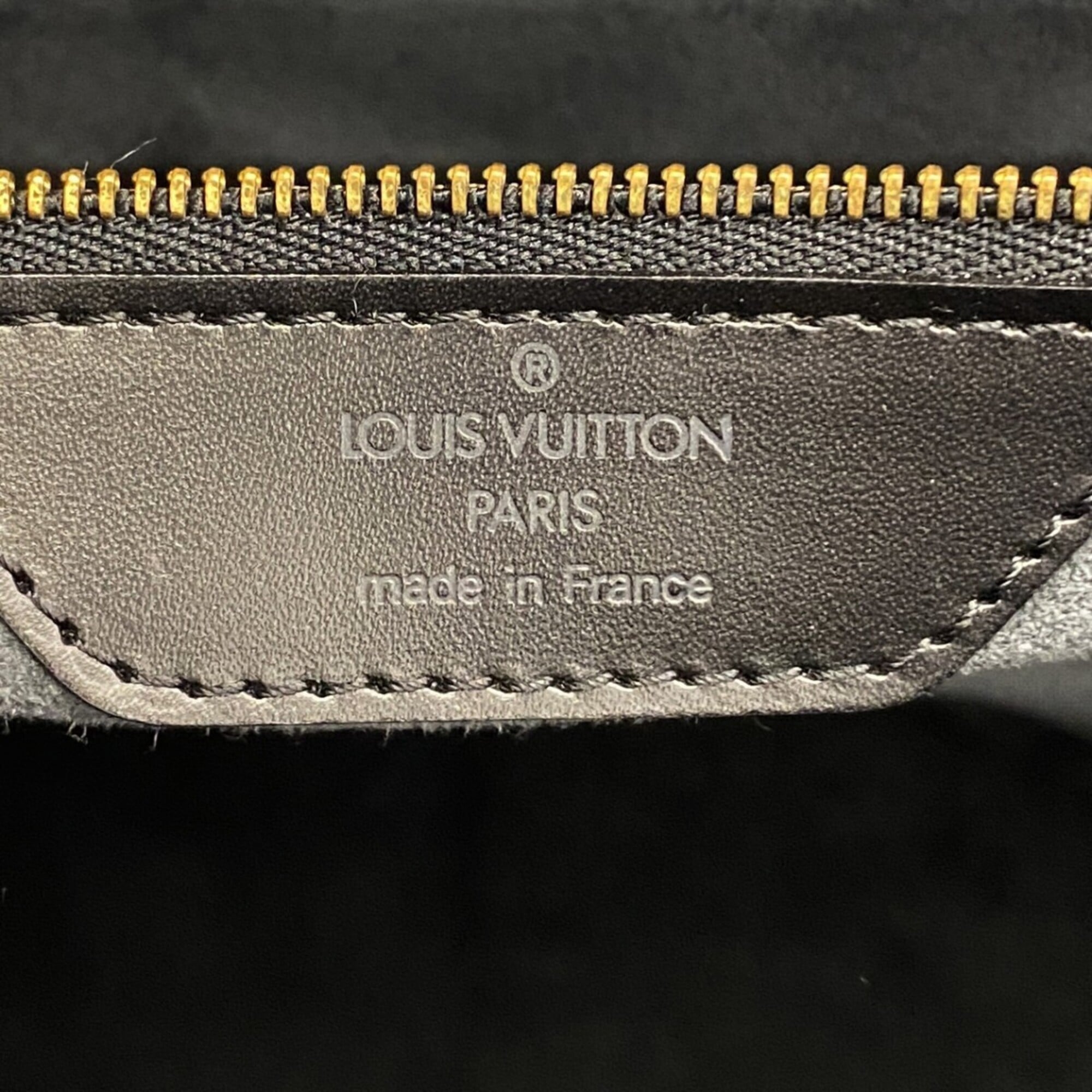 Louis Vuitton Noir Shoulder Bag (Pre-Owned)