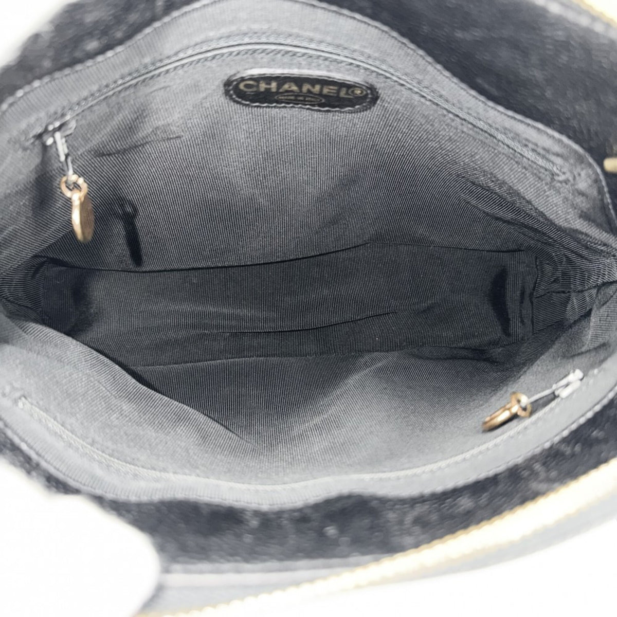 Chanel Black Grained Calfskin Handbag Shoulder Bag (Pre-Owned)