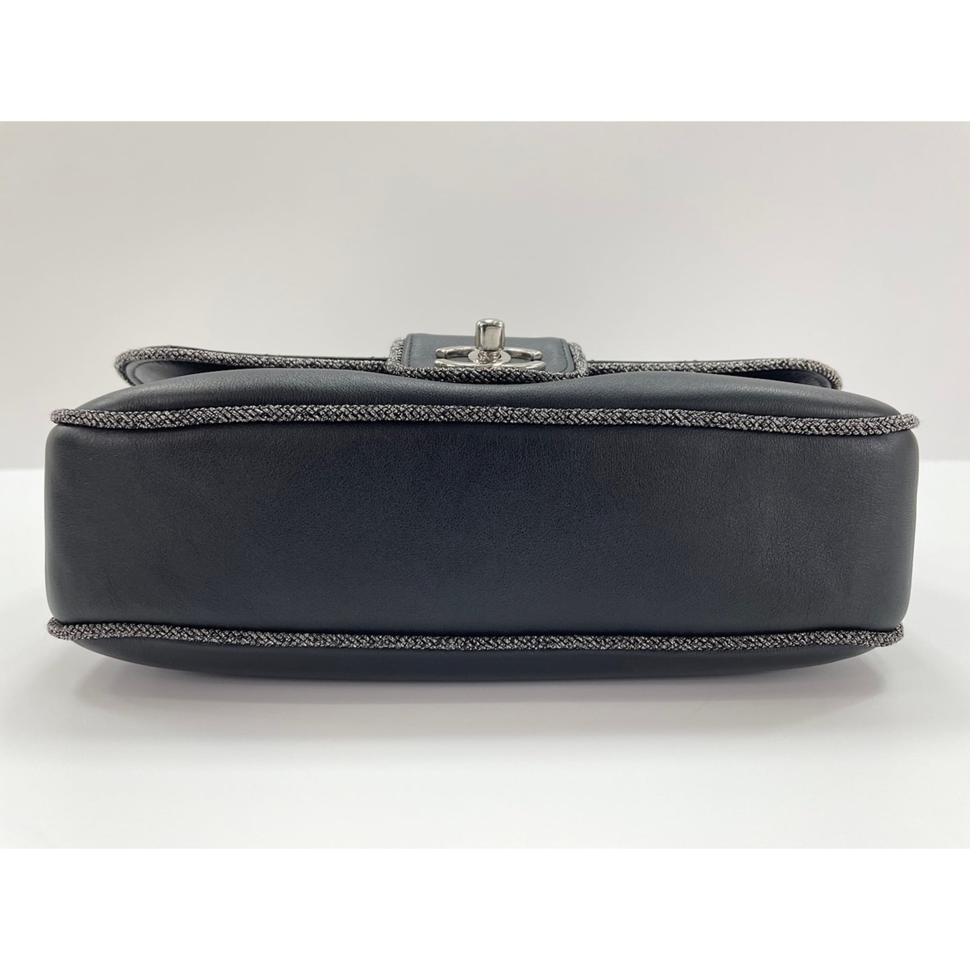 Chanel Black Shoulder Bag (Pre-Owned)