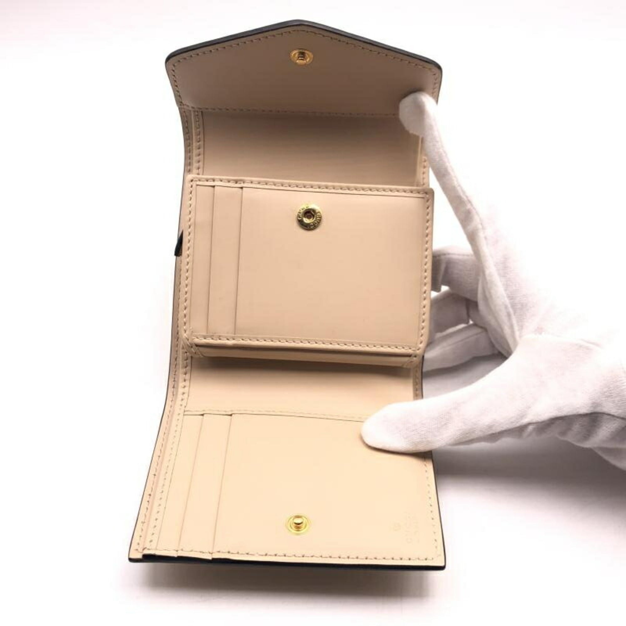 Gucci Beige Wallet (Tri-Fold) (Pre-Owned)
