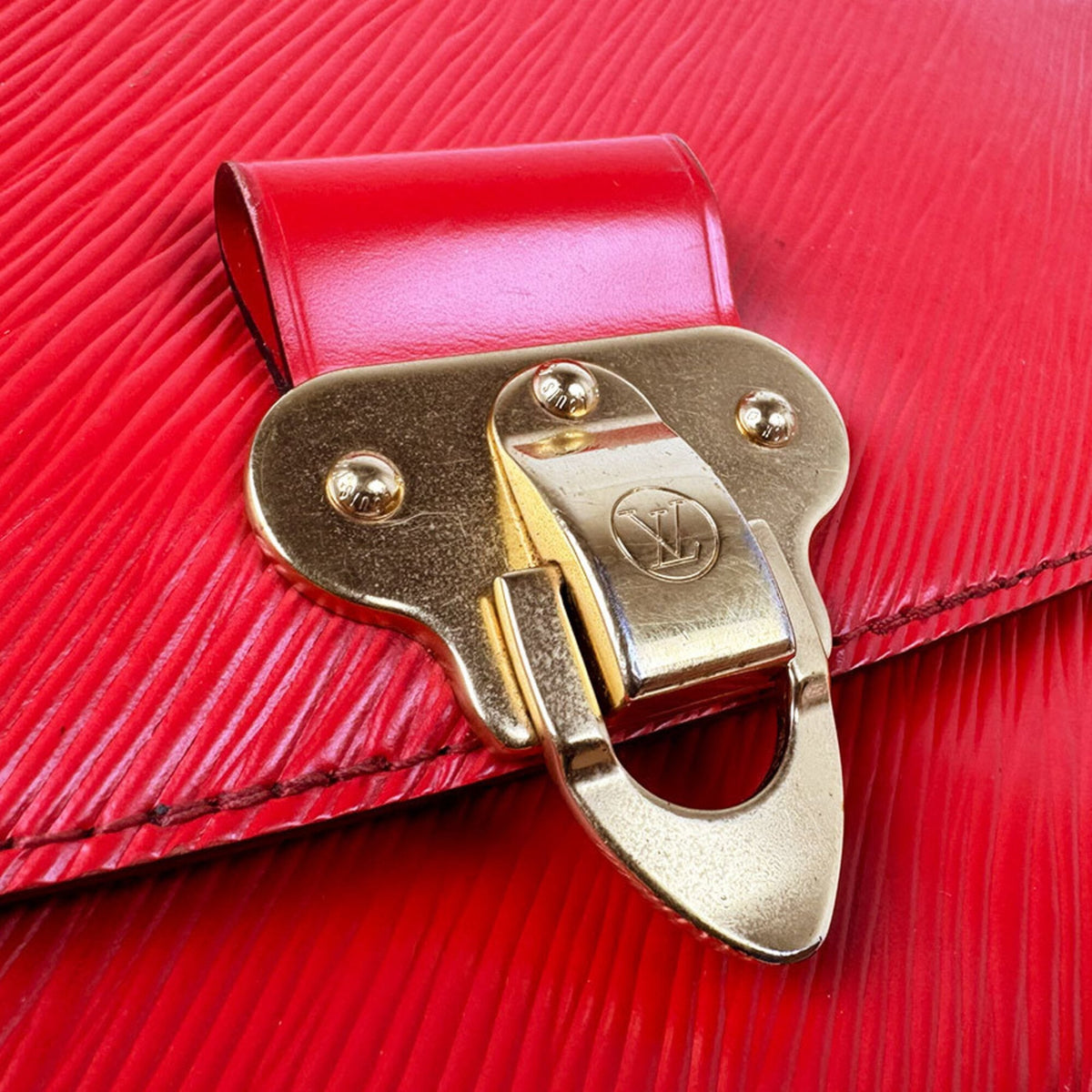 Louis Vuitton Red Color Epi Leather Handbag Shoulder Bag (Pre-Owned)