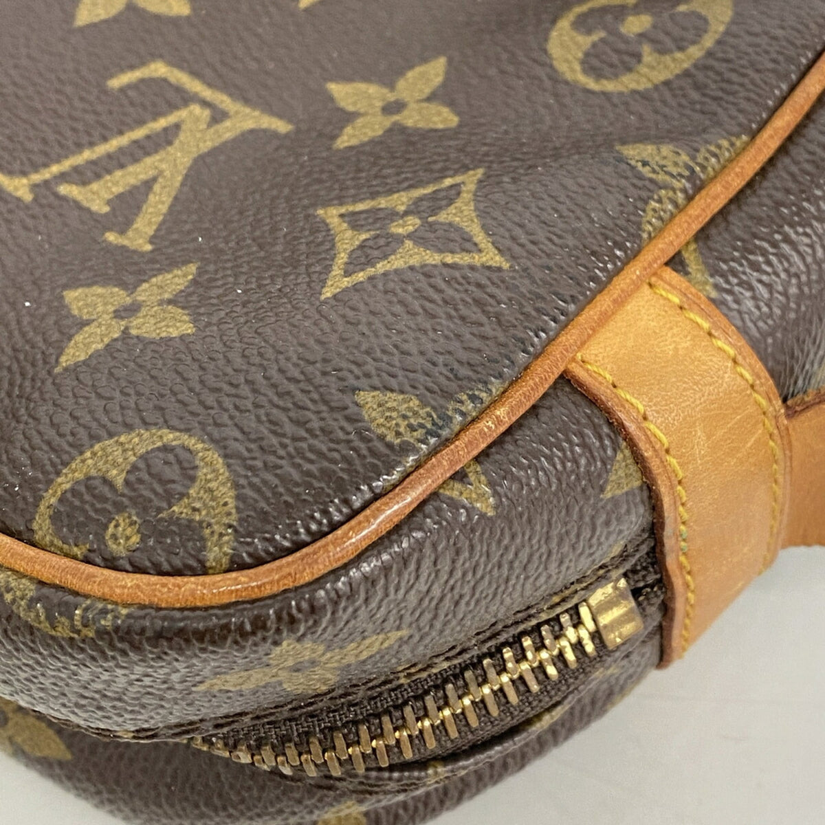 Louis Vuitton Brown Clutch Bag (Pre-Owned)