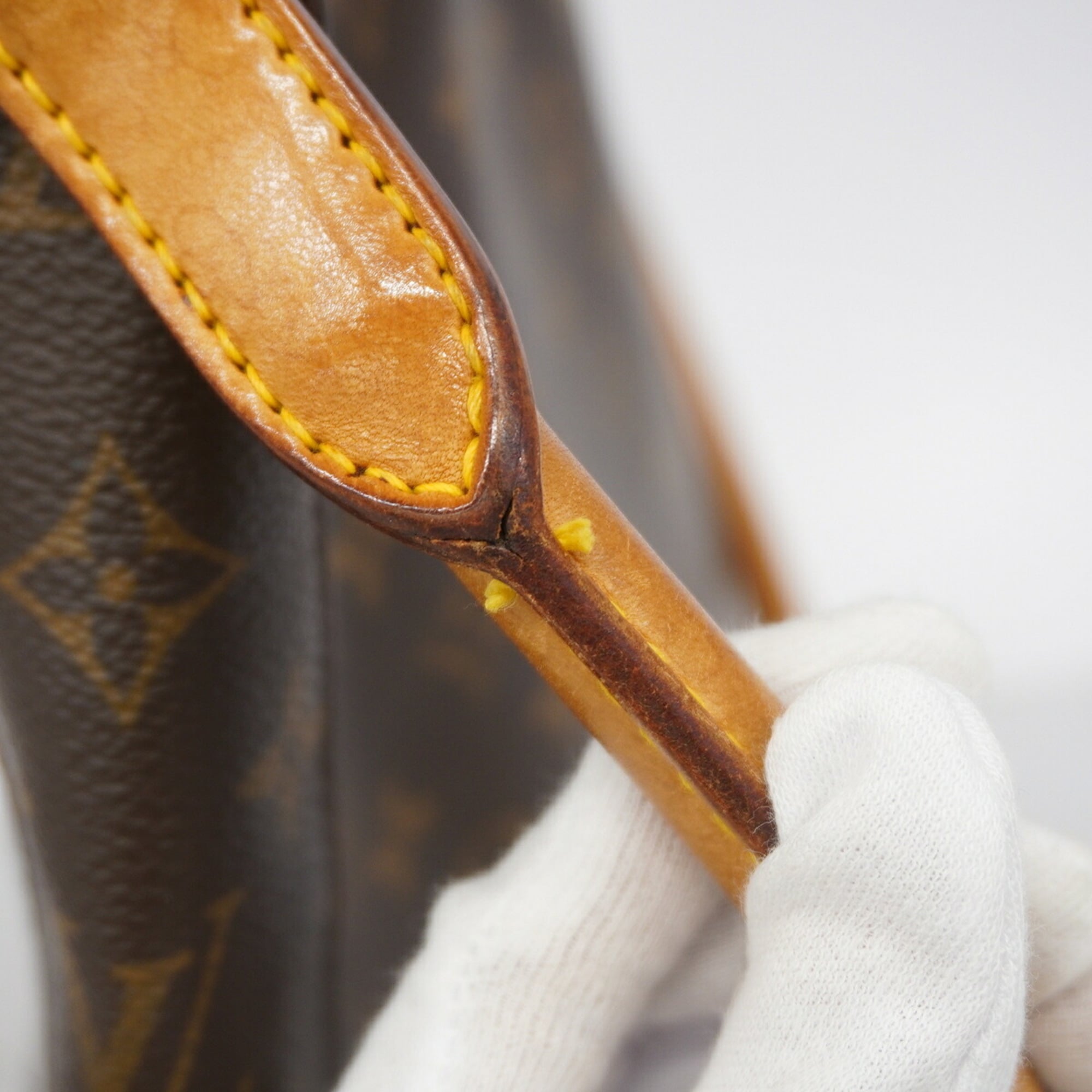 Louis Vuitton Brown Shoulder Bag (Pre-Owned)
