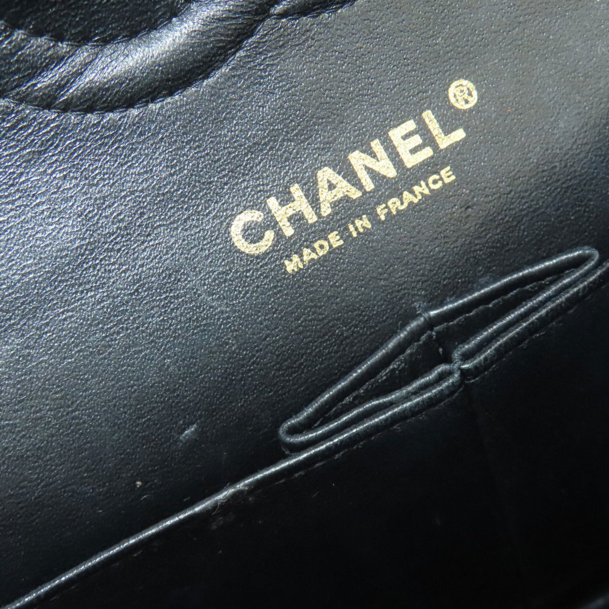 Chanel Black Leather Shoulder Bag (Pre-Owned)