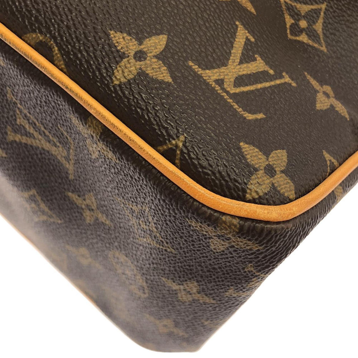 Louis Vuitton Marron Coated Canvas Shoulder Bag (Pre-Owned)