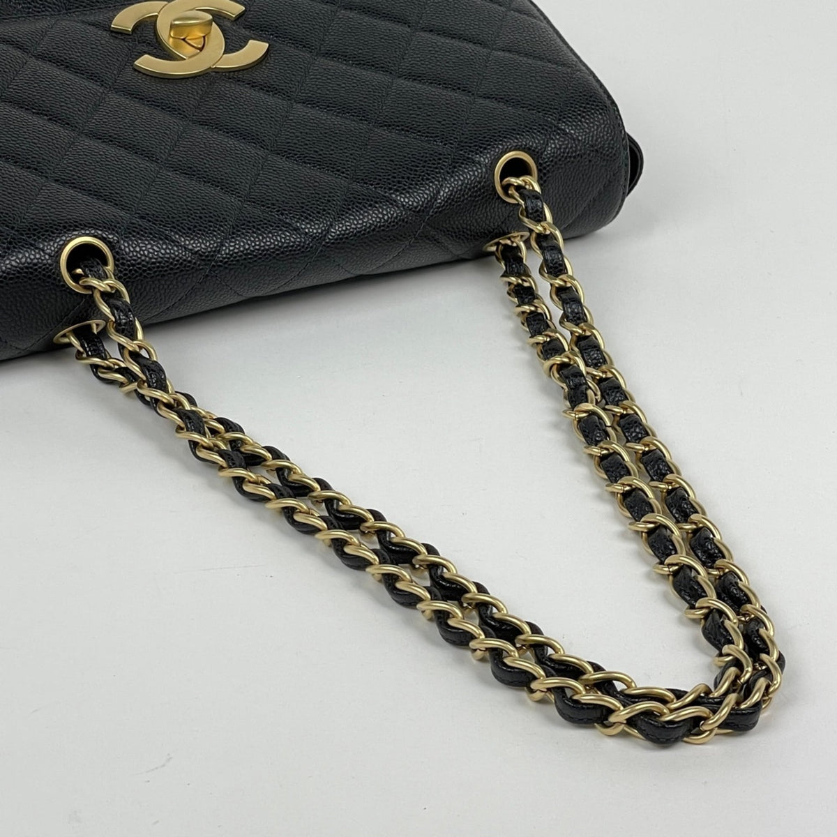 Chanel Matelasse Black Grained Calfskin Shoulder Bag (Pre-Owned)