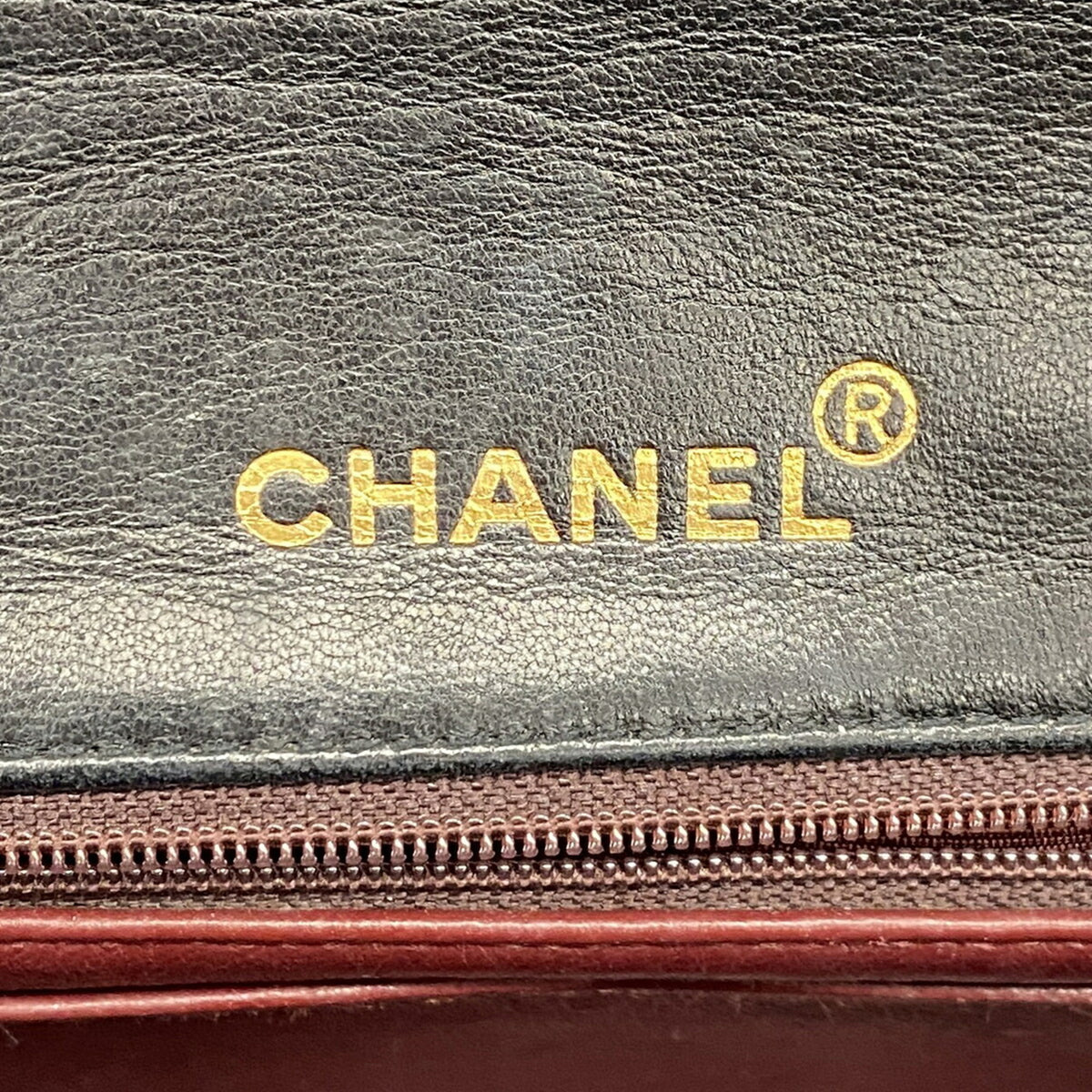 Chanel Black Leather Shoulder Bag (Pre-Owned)