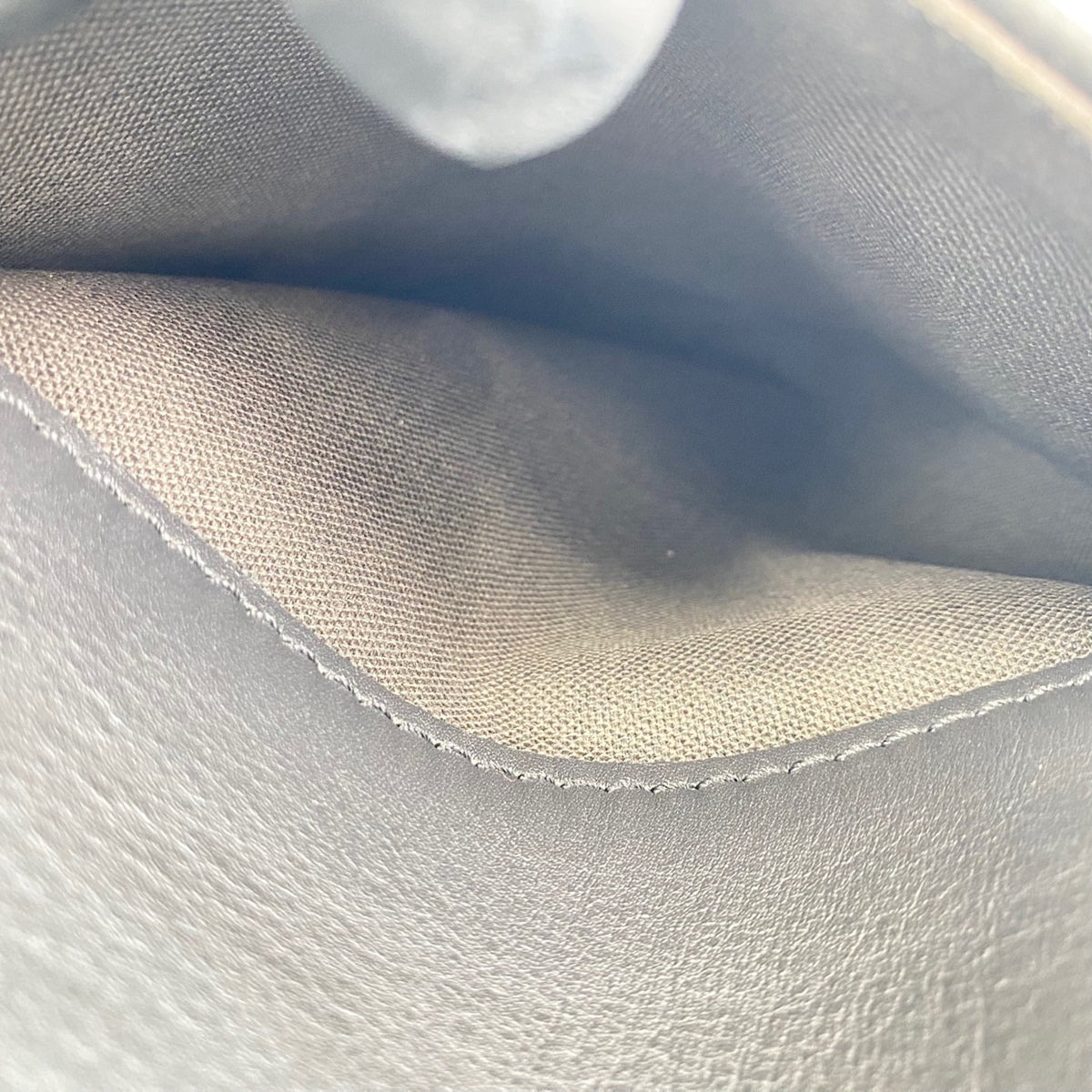 Louis Vuitton Black Shoulder Bag (Pre-Owned)