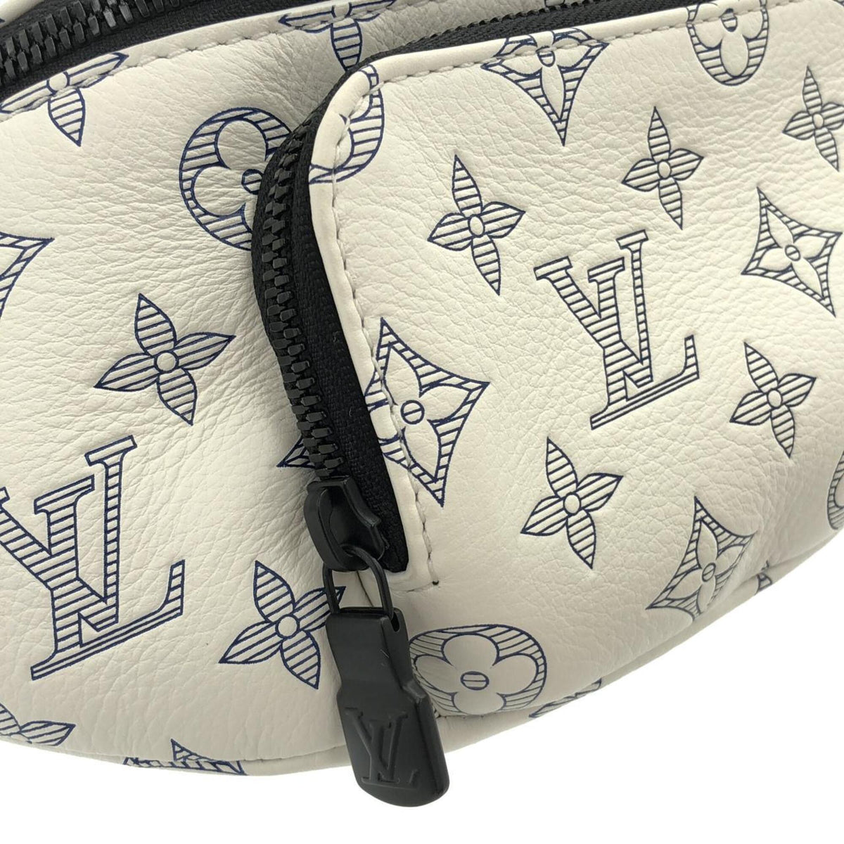Louis Vuitton White Leather Shoulder Bag (Pre-Owned)