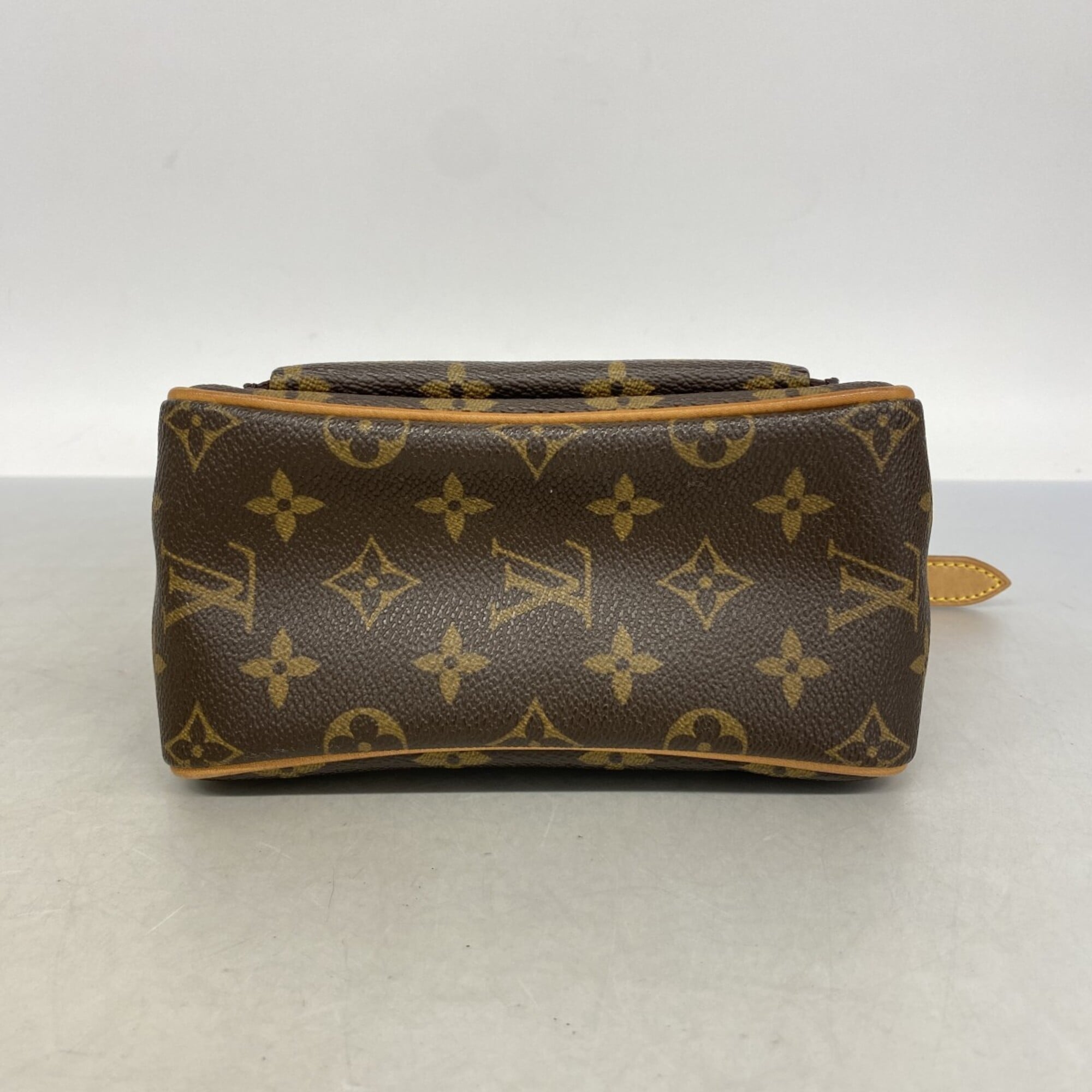 Louis Vuitton Brown Shoulder Bag (Pre-Owned)