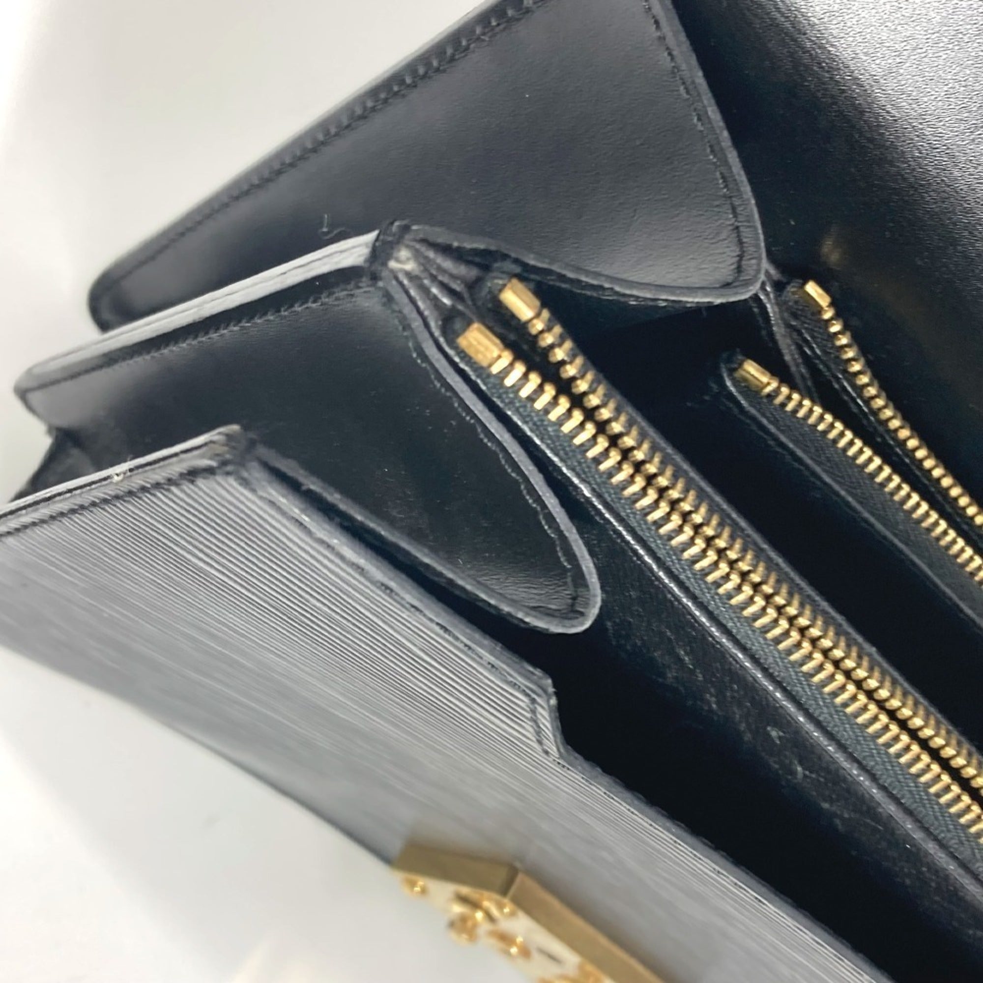 Louis Vuitton Black Noir Epi Leather Handbag (Pre-Owned)