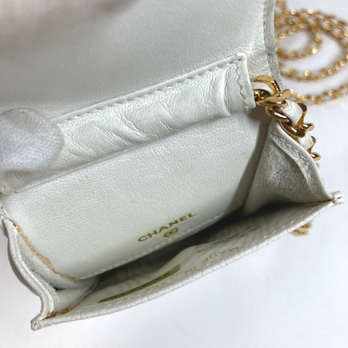 Chanel White Grained Calfskin Phone Wallet (Pre-Owned)