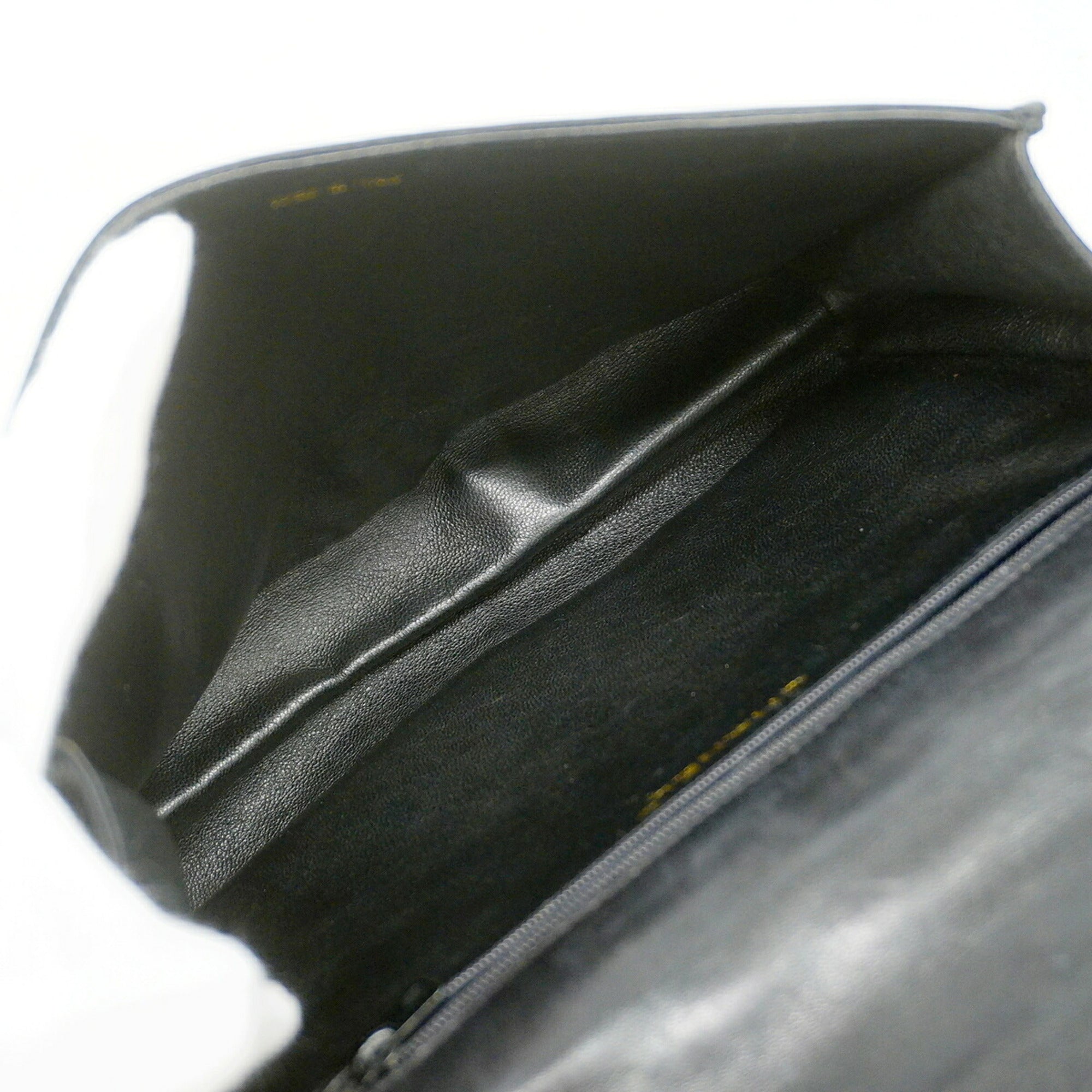 Chanel Black Leather Shoulder Bag (Pre-Owned)