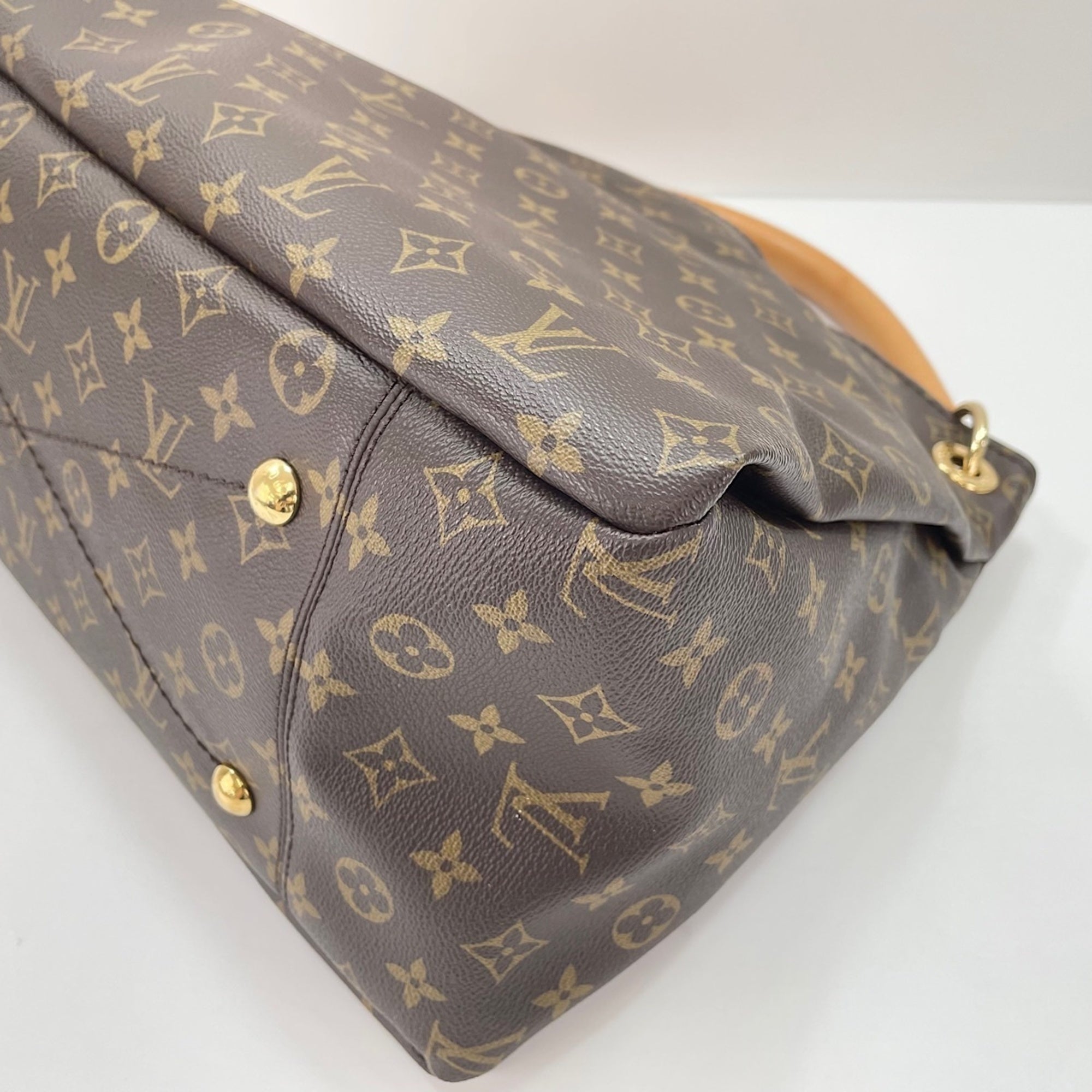 Louis Vuitton Brown Shoulder Bag (Pre-Owned)