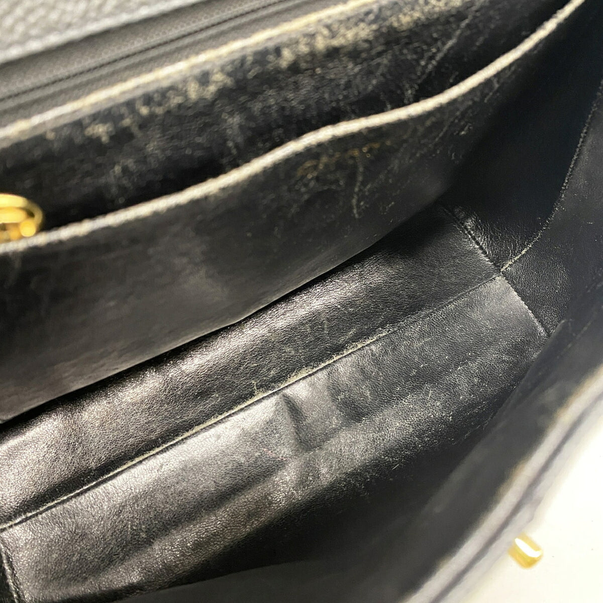 Chanel Black Grained Calfskin Handbag (Pre-Owned)