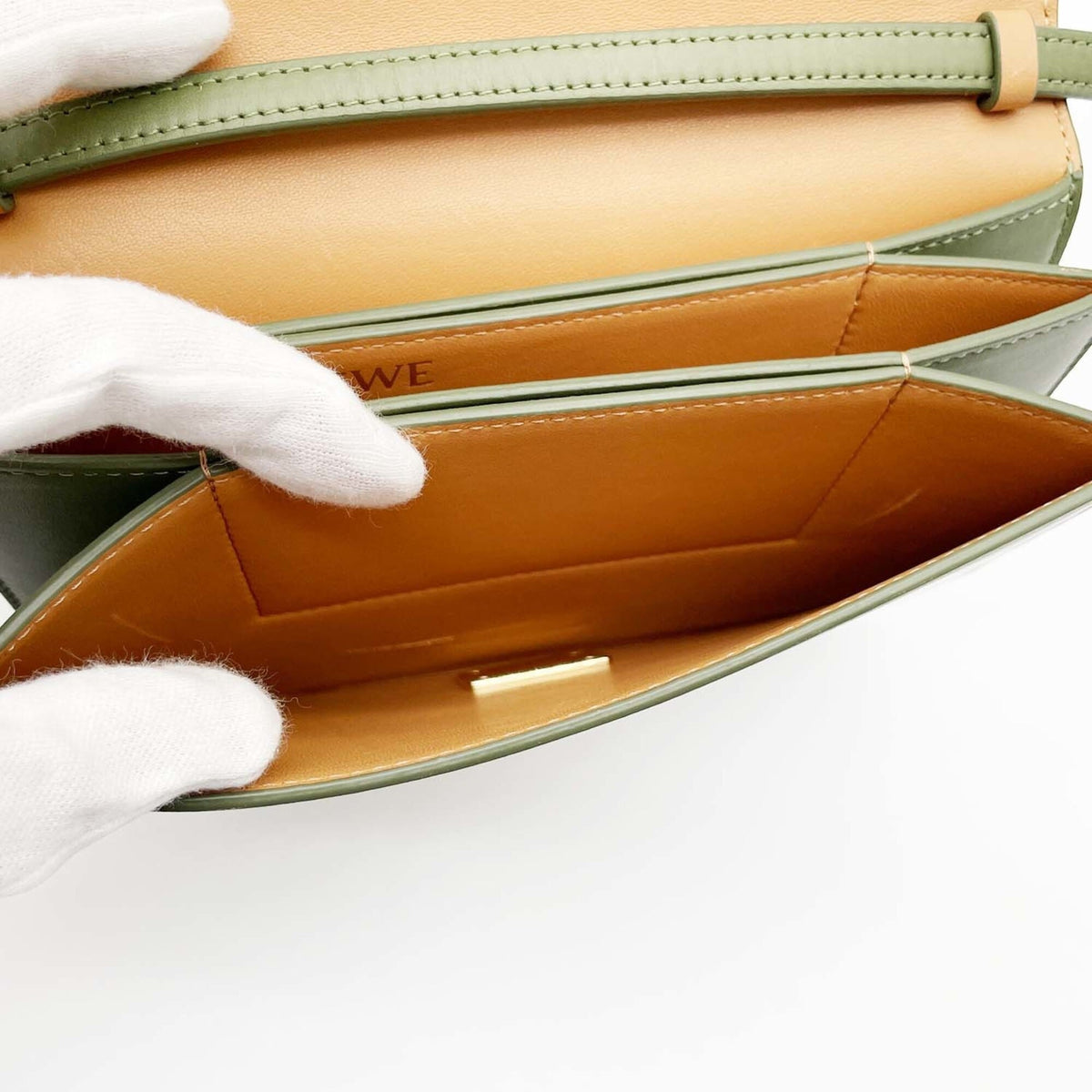 Loewe Gold Green Leather Shoulder Bag (Pre-Owned)